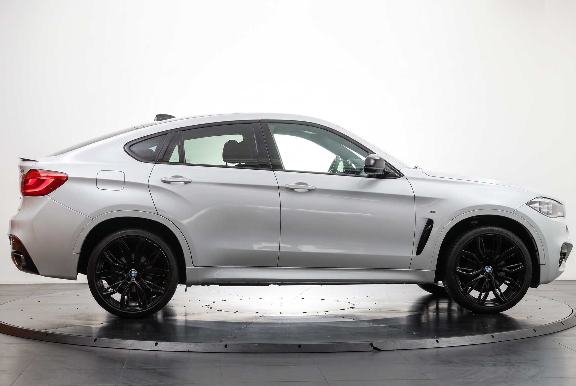 BMW X6 xDrive 30d M Sport * Attelage * HUD * Harman-Kardon-showroom-element-3