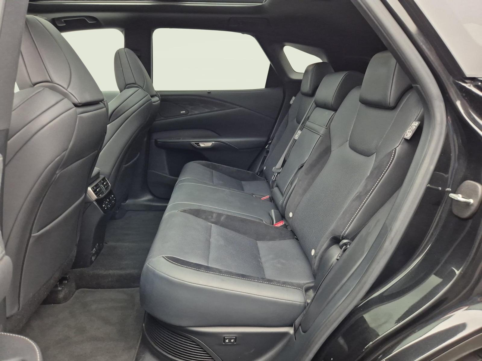 LEXUS RX 500h F-Sport-showroom-element-3