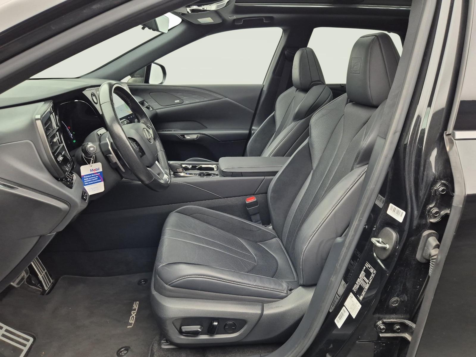 LEXUS RX 500h F-Sport-showroom-element-2