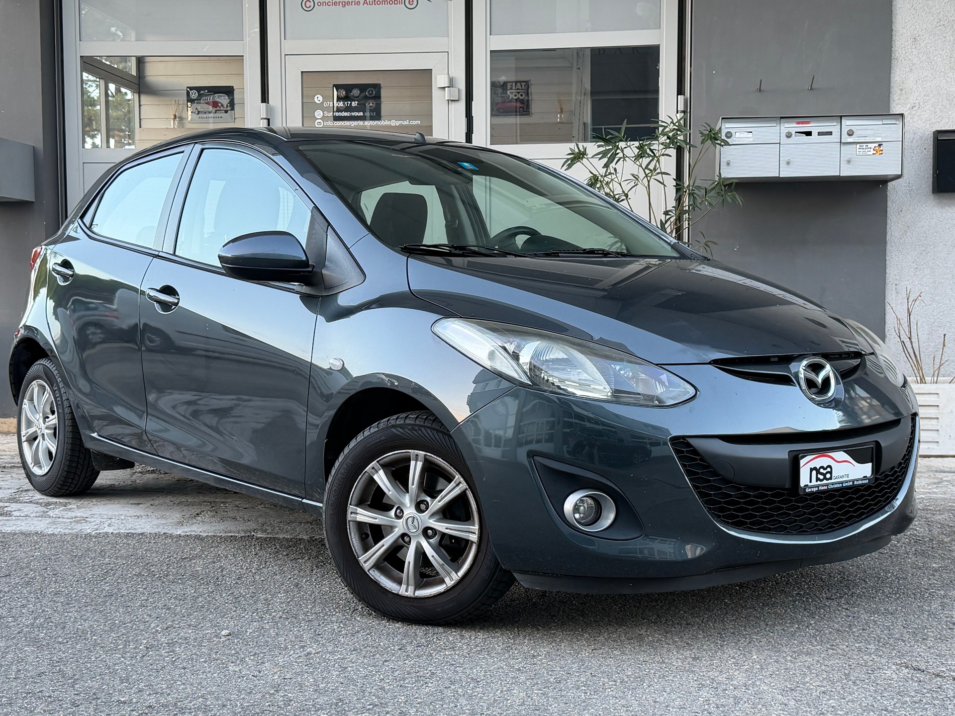 MAZDA 2 1.5i 16V Exclusive Automatic-showroom-element-3