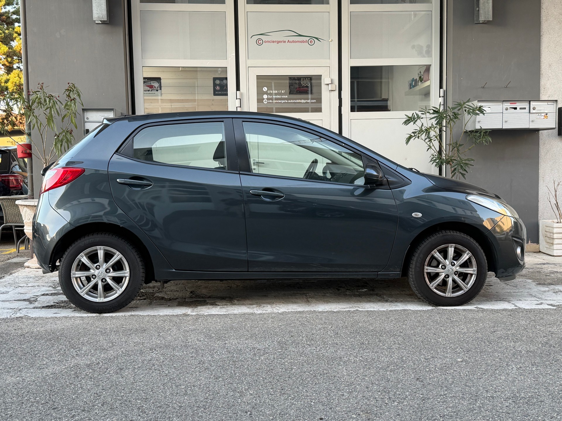 MAZDA 2 1.5i 16V Exclusive Automatic-showroom-element-2