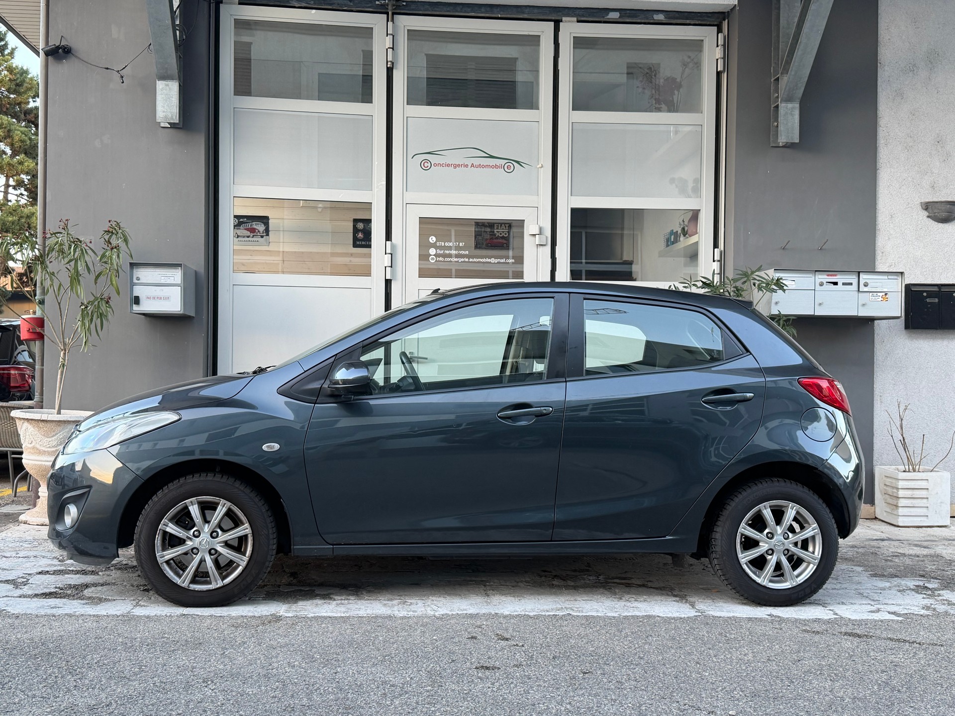 MAZDA 2 1.5i 16V Exclusive Automatic-showroom-element-1