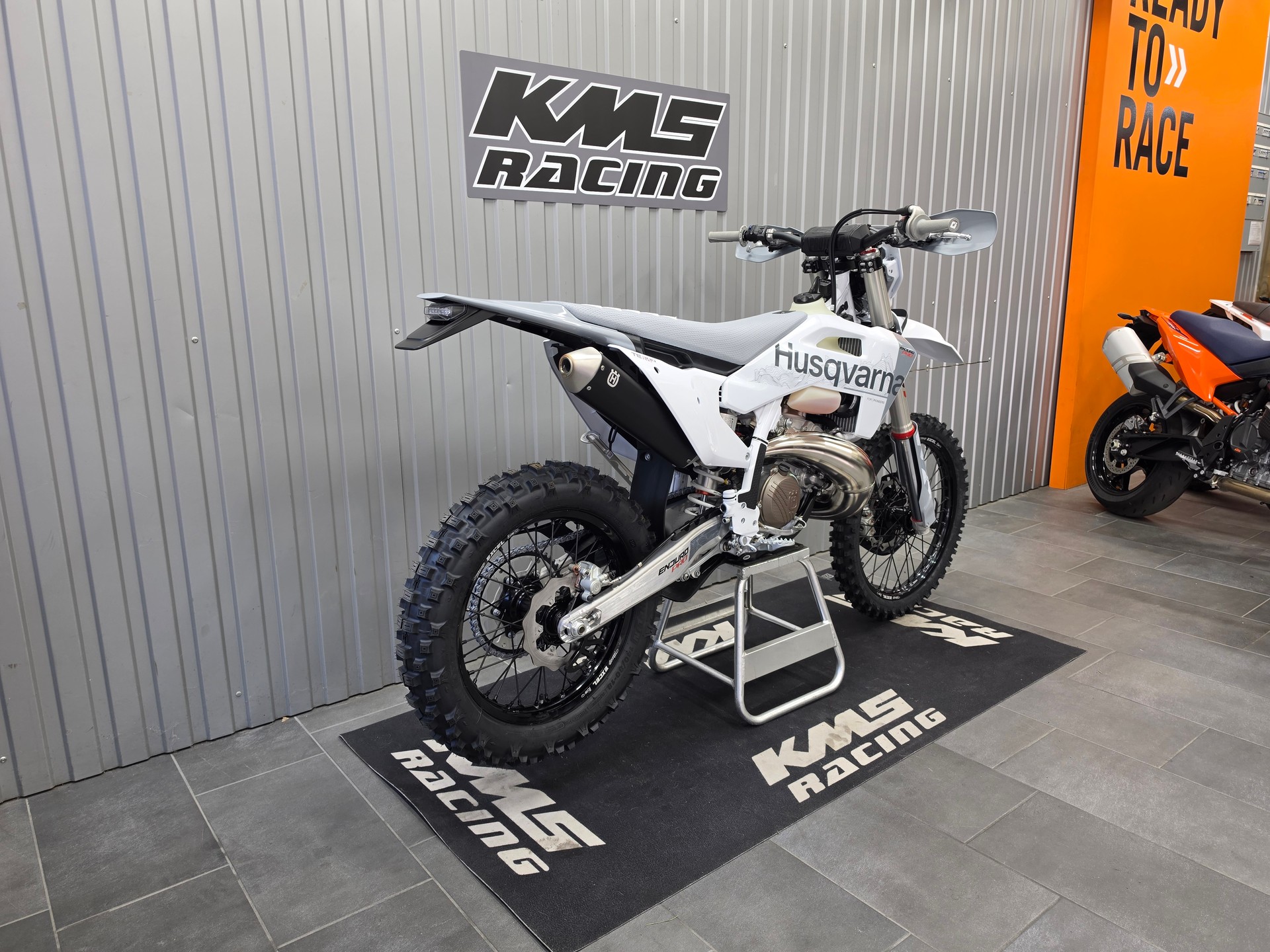 HUSQVARNA TE 300 PRO-image-2