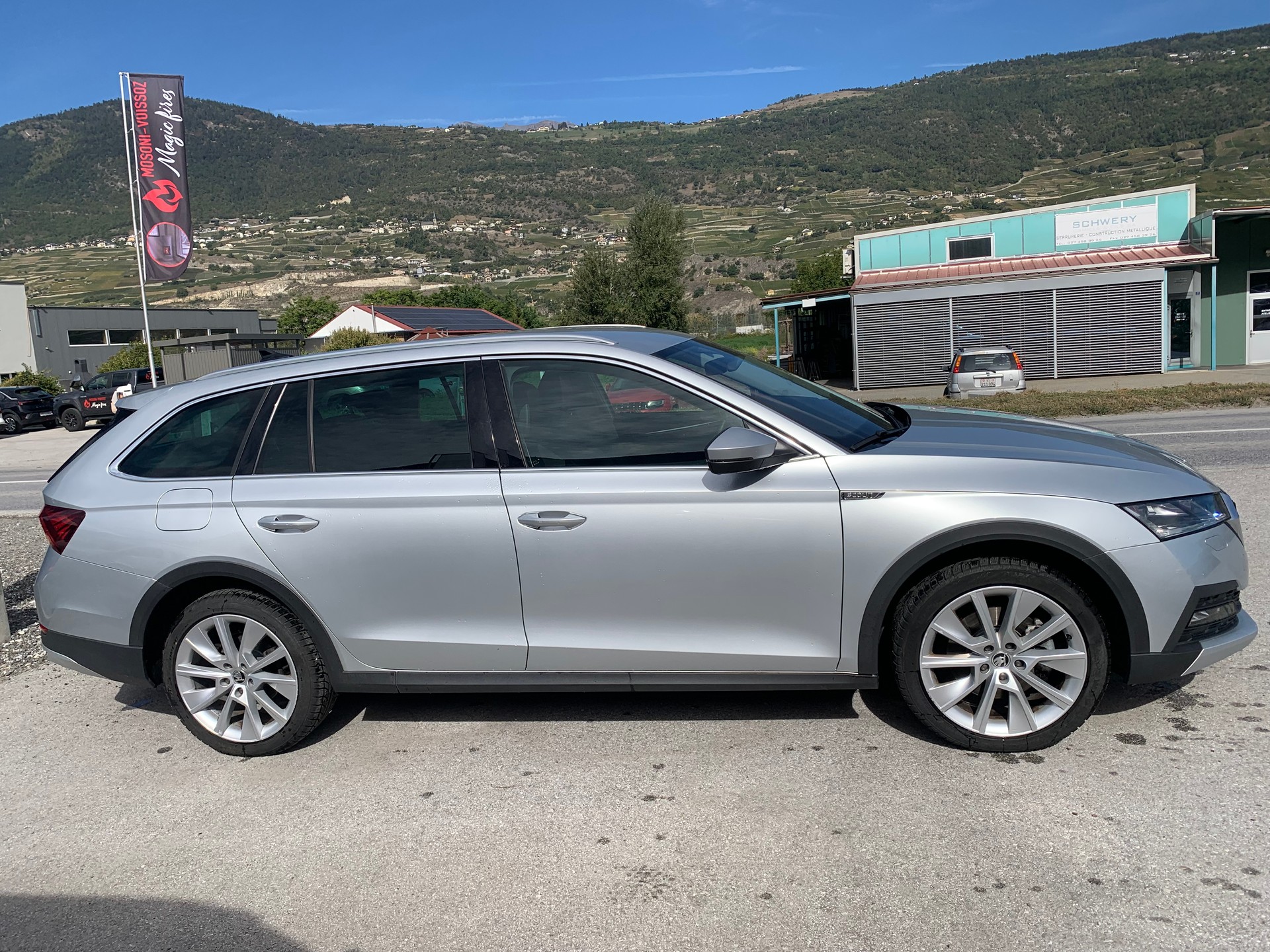 SKODA Octavia Combi 2.0 TSI DSG Scout 4x4-showroom-element-3