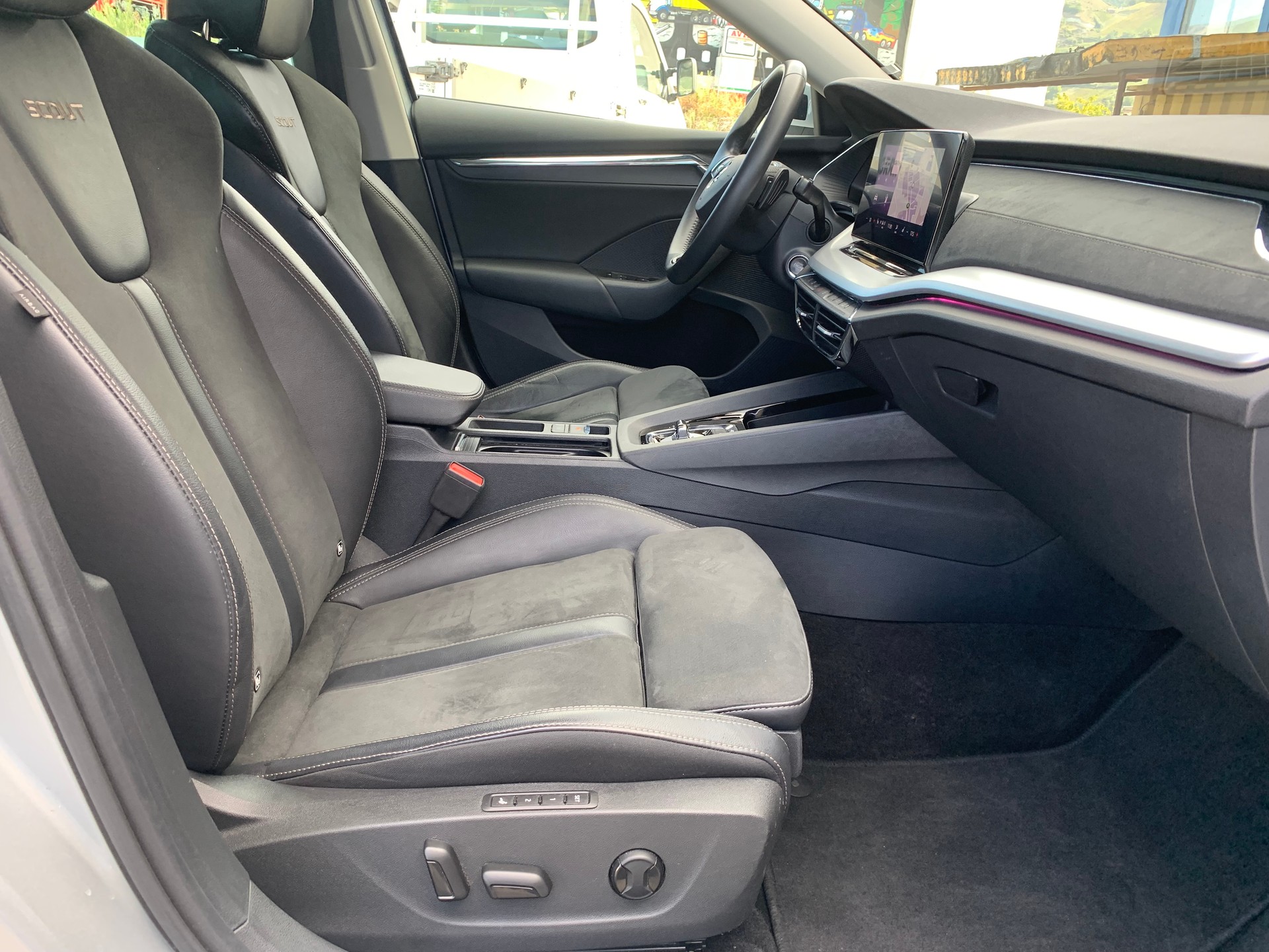 SKODA Octavia Combi 2.0 TSI DSG Scout 4x4-image-20