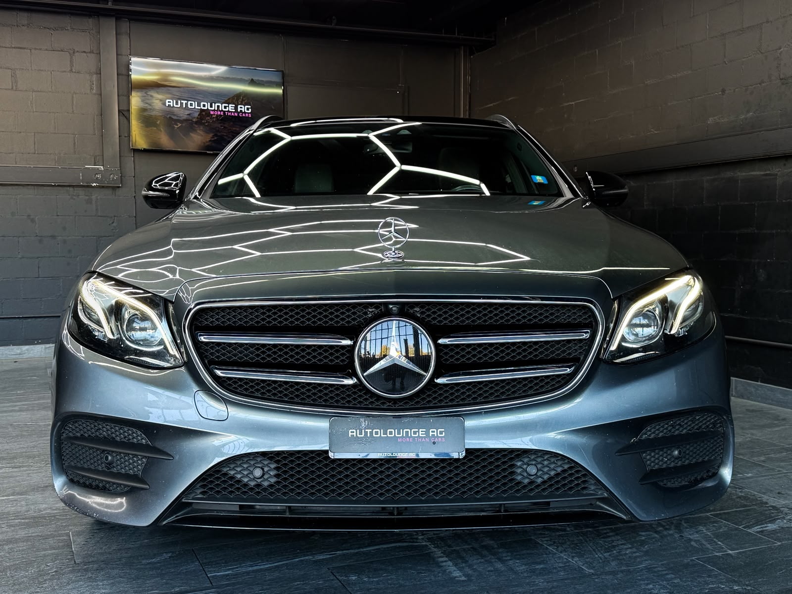 MERCEDES-BENZ E 220 d AMG Line *AHK* 4Matic 9G-Tronic-showroom-element-2