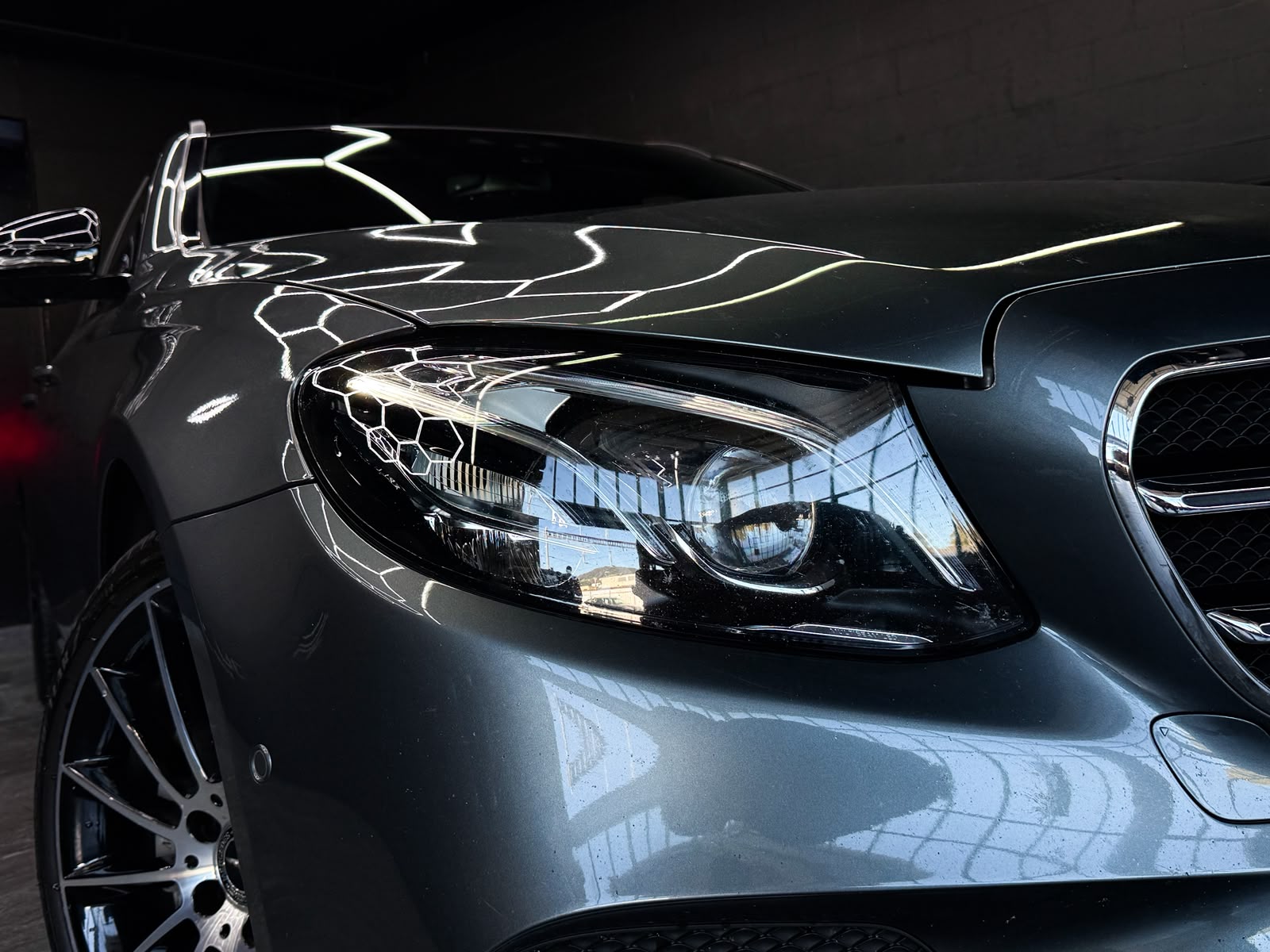MERCEDES-BENZ E 220 d AMG Line *AHK* 4Matic 9G-Tronic-showroom-element-3