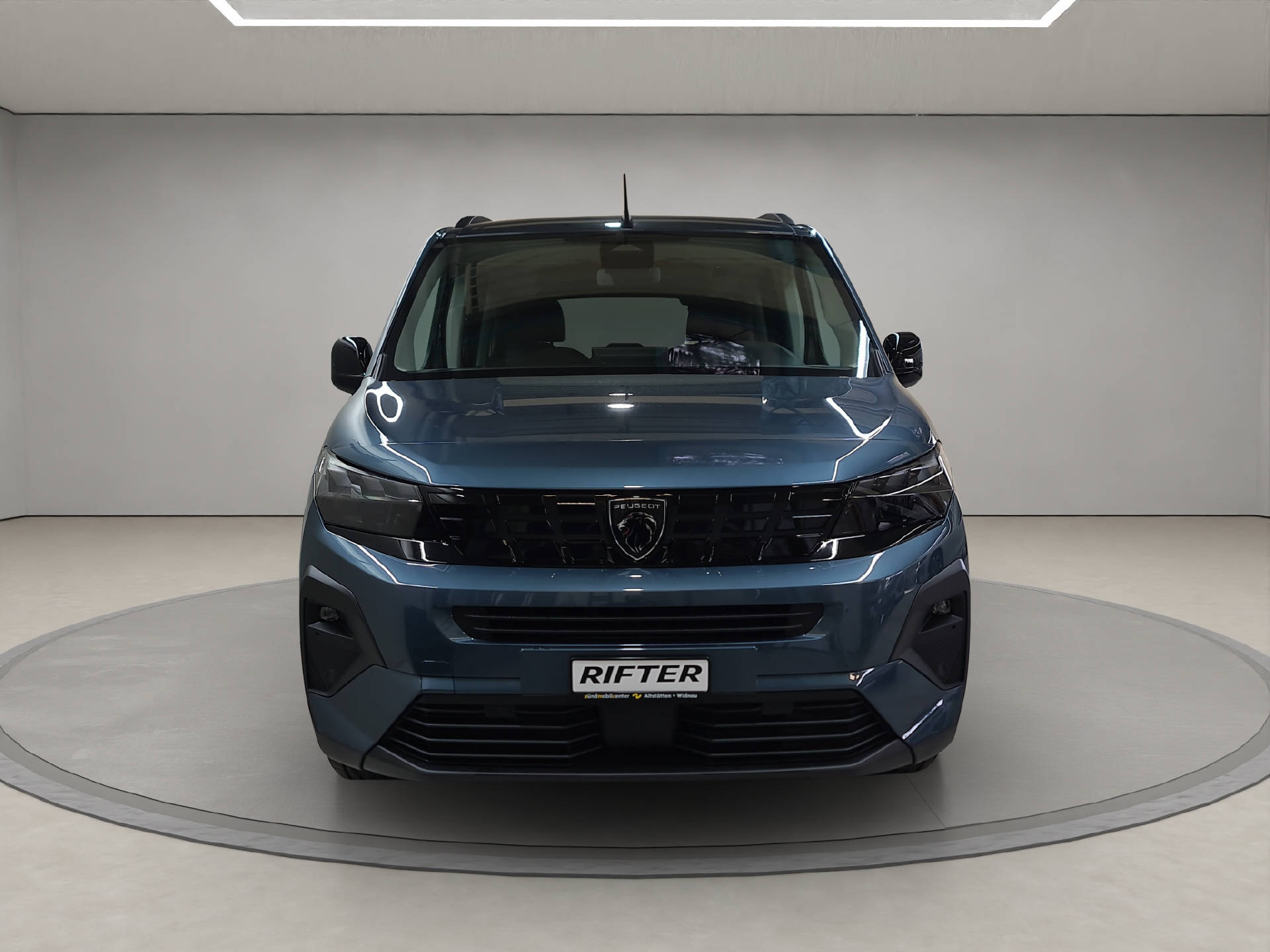 PEUGEOT Rifter Long 1.5 BlueHDi 130 Family Edition-image-4