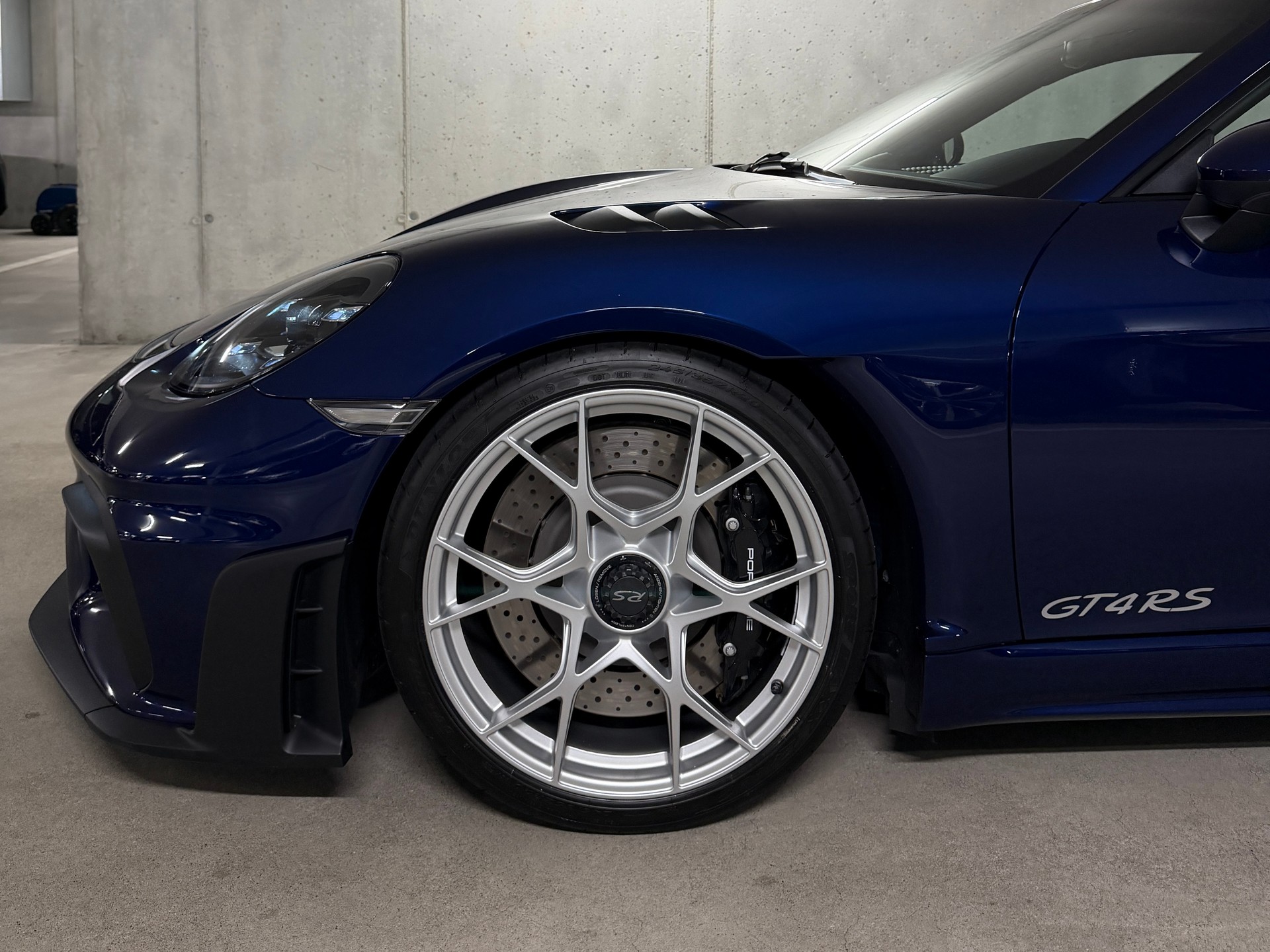 PORSCHE 718 Cayman GT4 RS-image-1