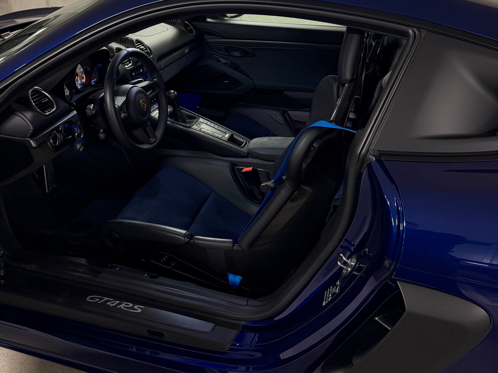 PORSCHE 718 Cayman GT4 RS-image-4