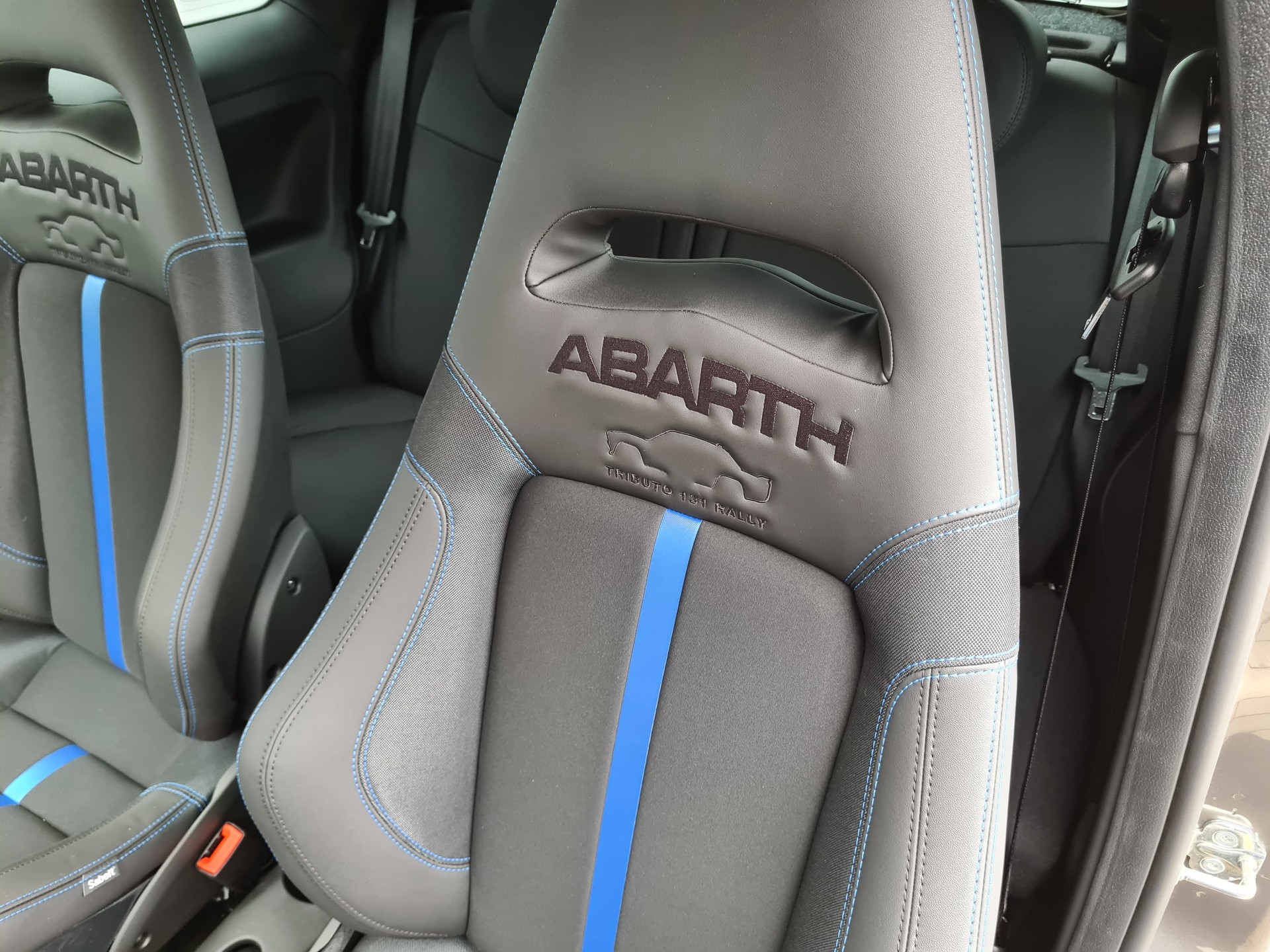 FIAT 695 1.4 16V Turbo Abarth 131 Rally Tributo-image-12