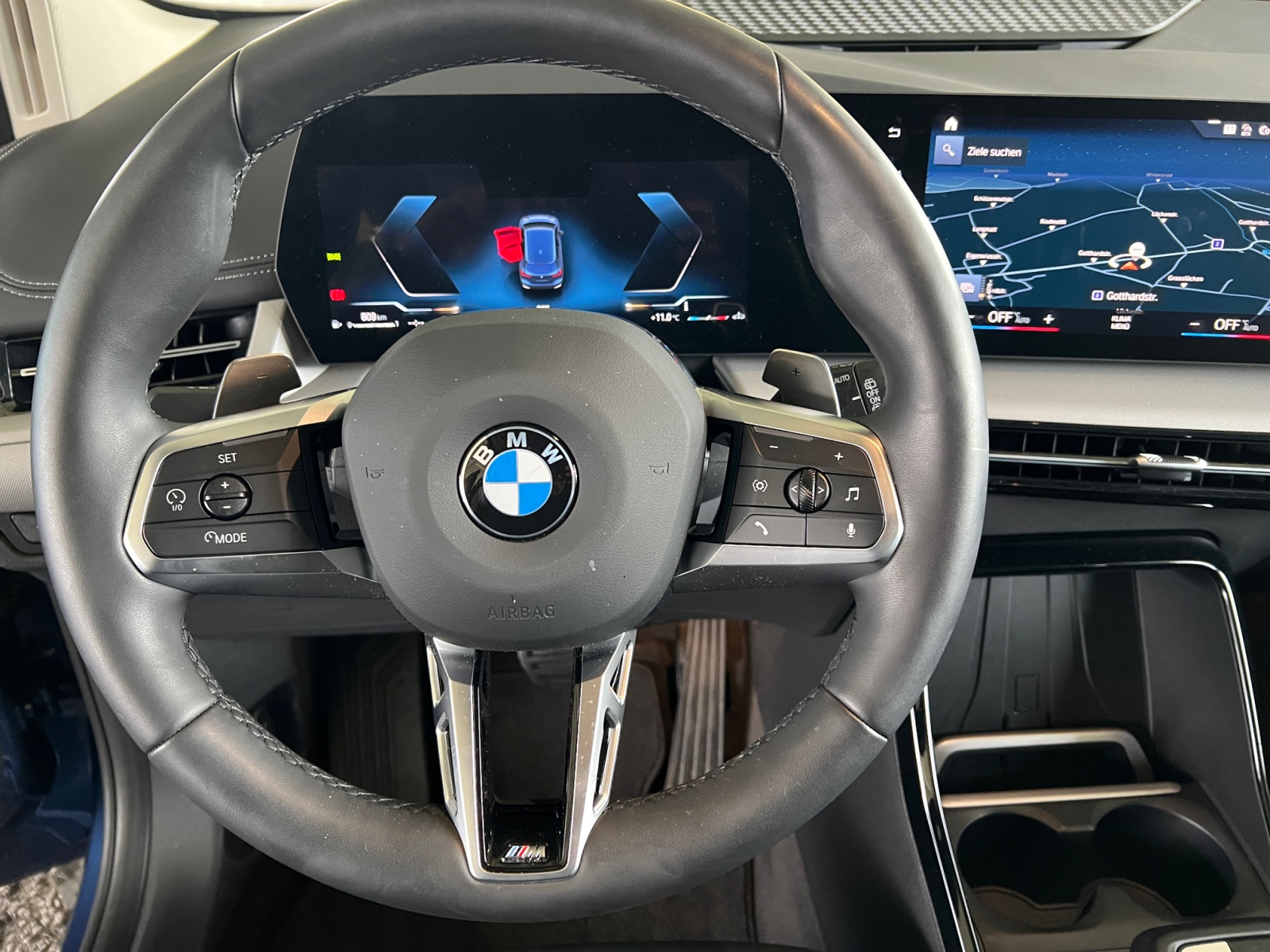 BMW 218i Active Tourer-image-11