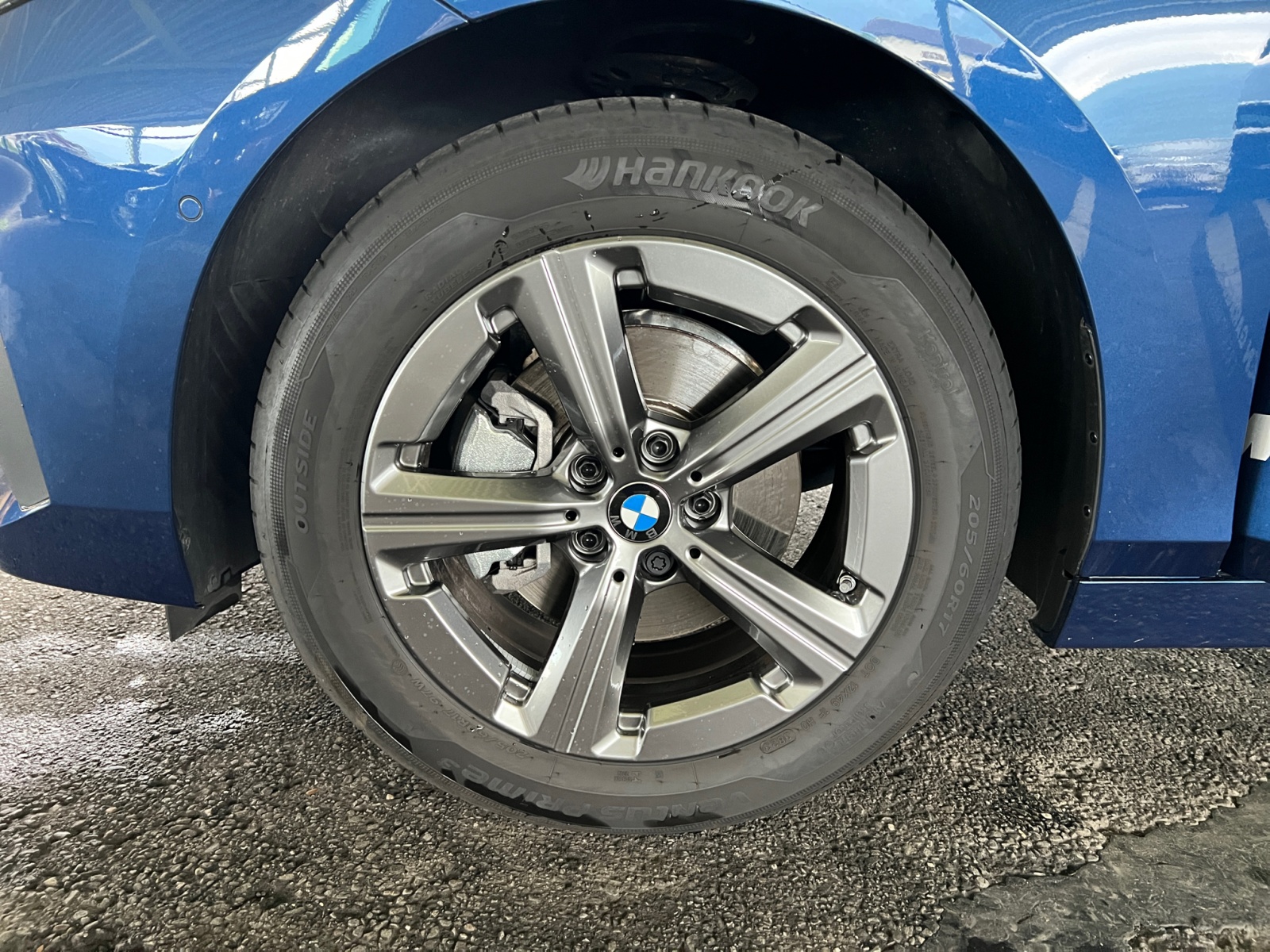 BMW 218i Active Tourer-image-13