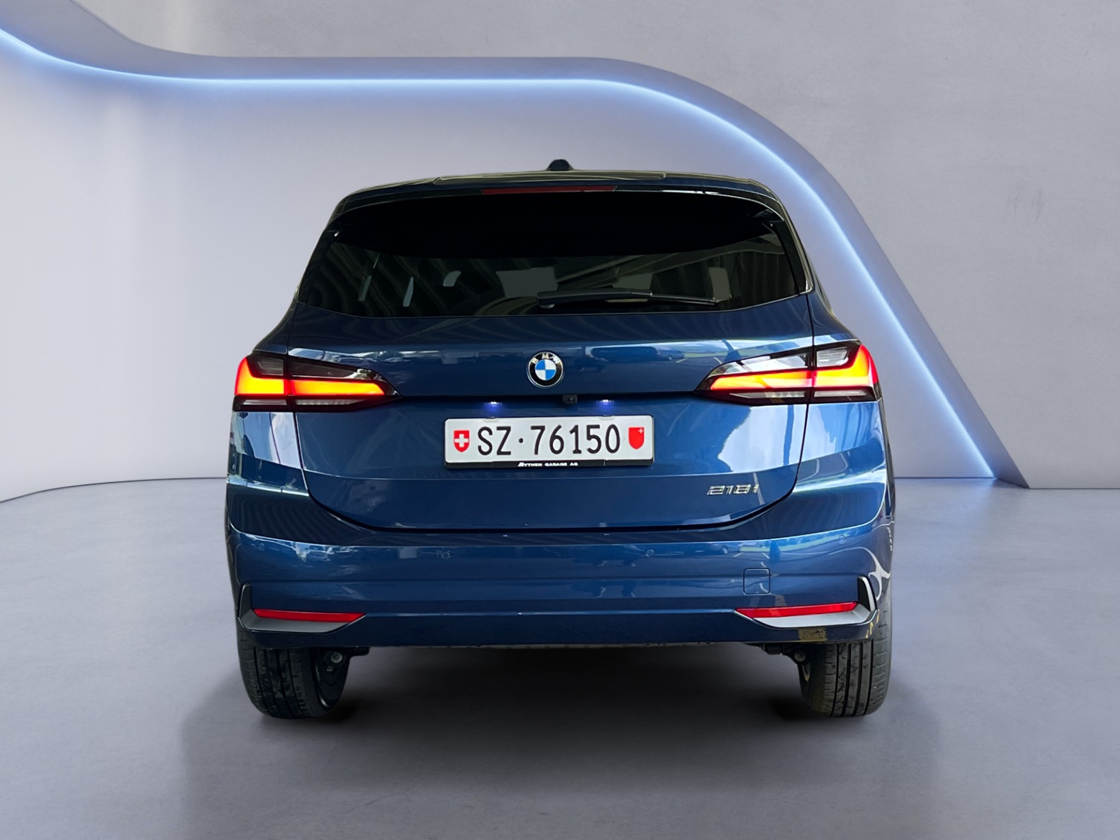 BMW 218i Active Tourer-showroom-element-3