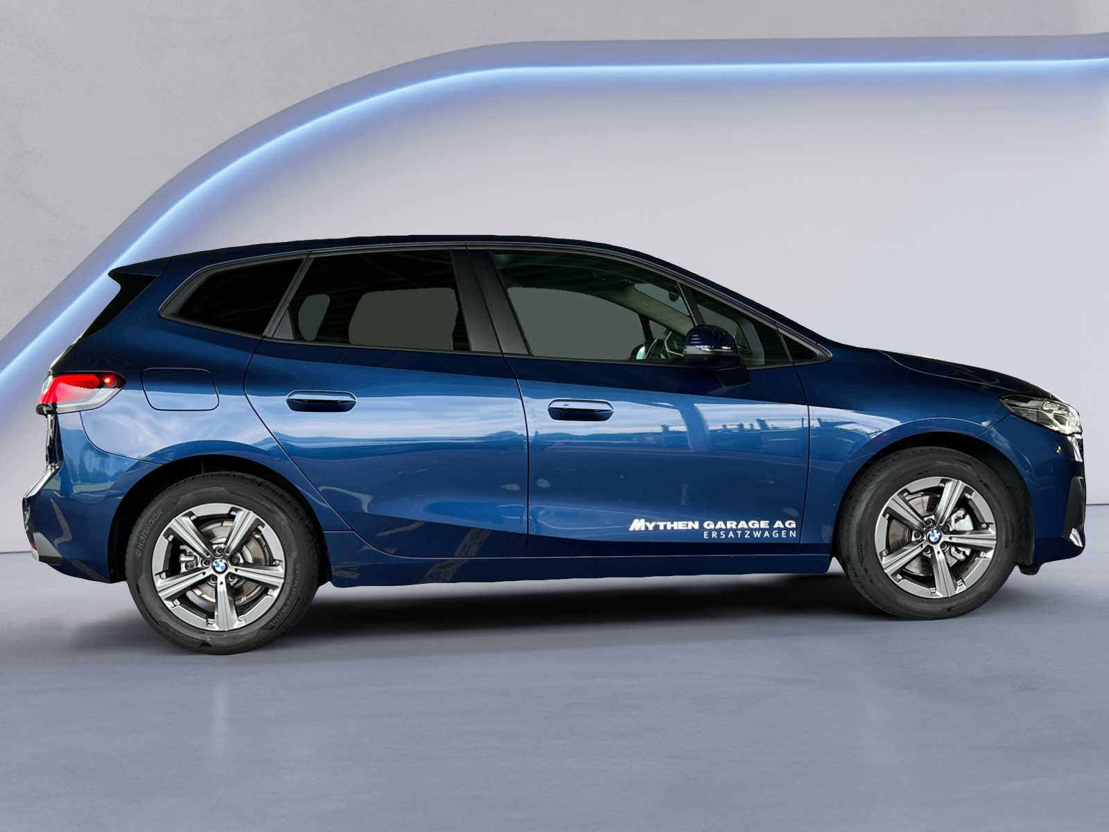 BMW 218i Active Tourer-image-5