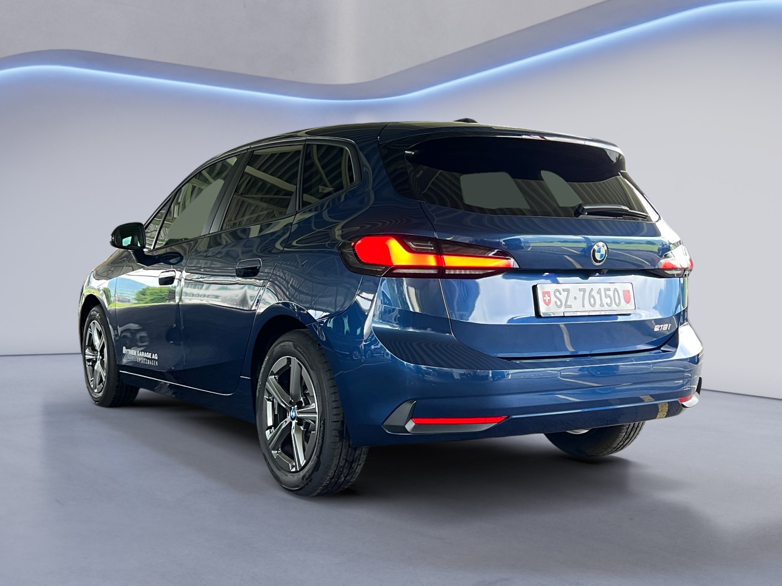 BMW 218i Active Tourer-showroom-element-2