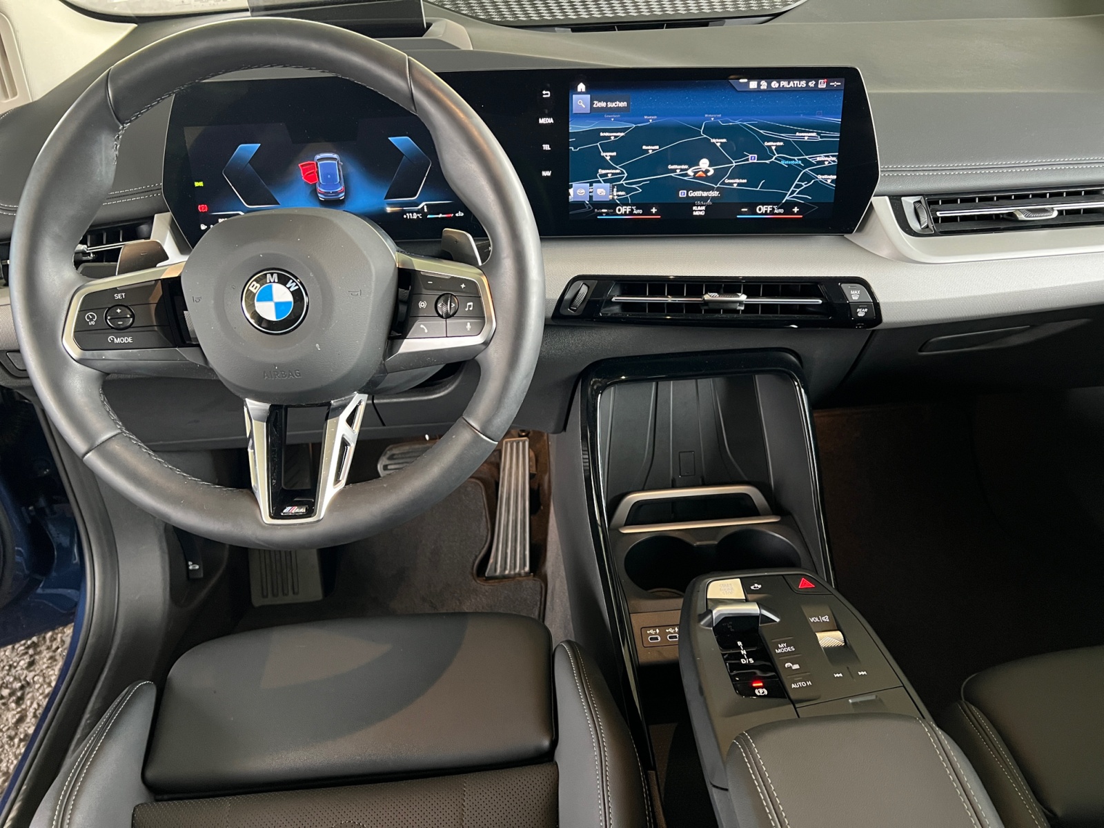 BMW 218i Active Tourer-image-9
