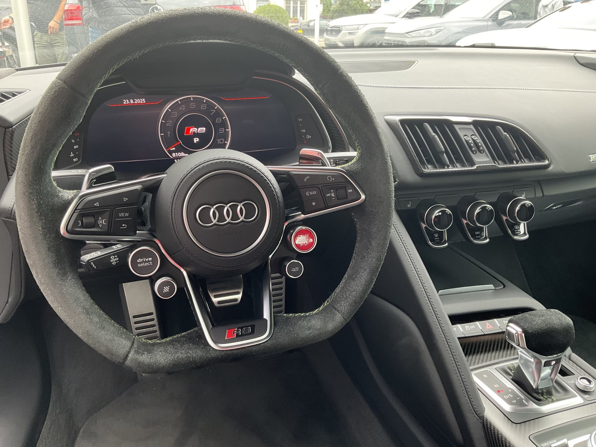 AUDI R8 COUPE 5.2 FSI QUATTRO PERFORMANCE *** OPTIK PAKET SCHWARZ & CARBON PAKET ***-image-8