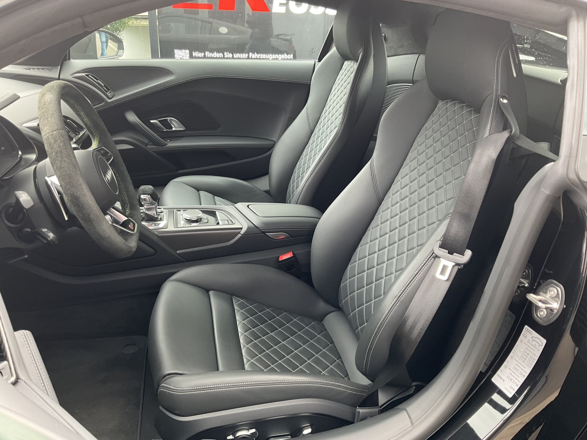 AUDI R8 COUPE 5.2 FSI QUATTRO PERFORMANCE *** OPTIK PAKET SCHWARZ & CARBON PAKET ***-image-7
