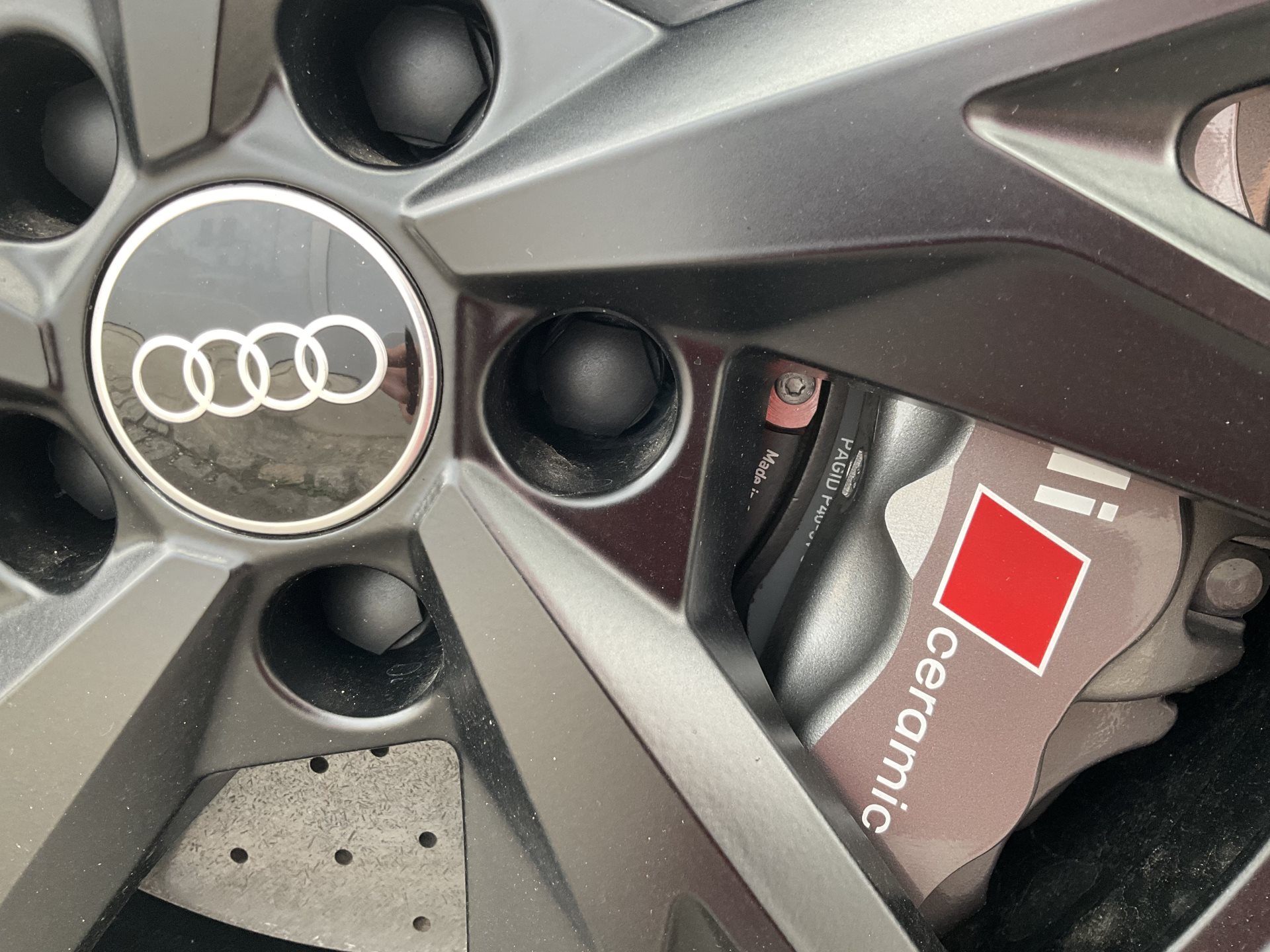 AUDI R8 COUPE 5.2 FSI QUATTRO PERFORMANCE *** OPTIK PAKET SCHWARZ & CARBON PAKET ***-image-21
