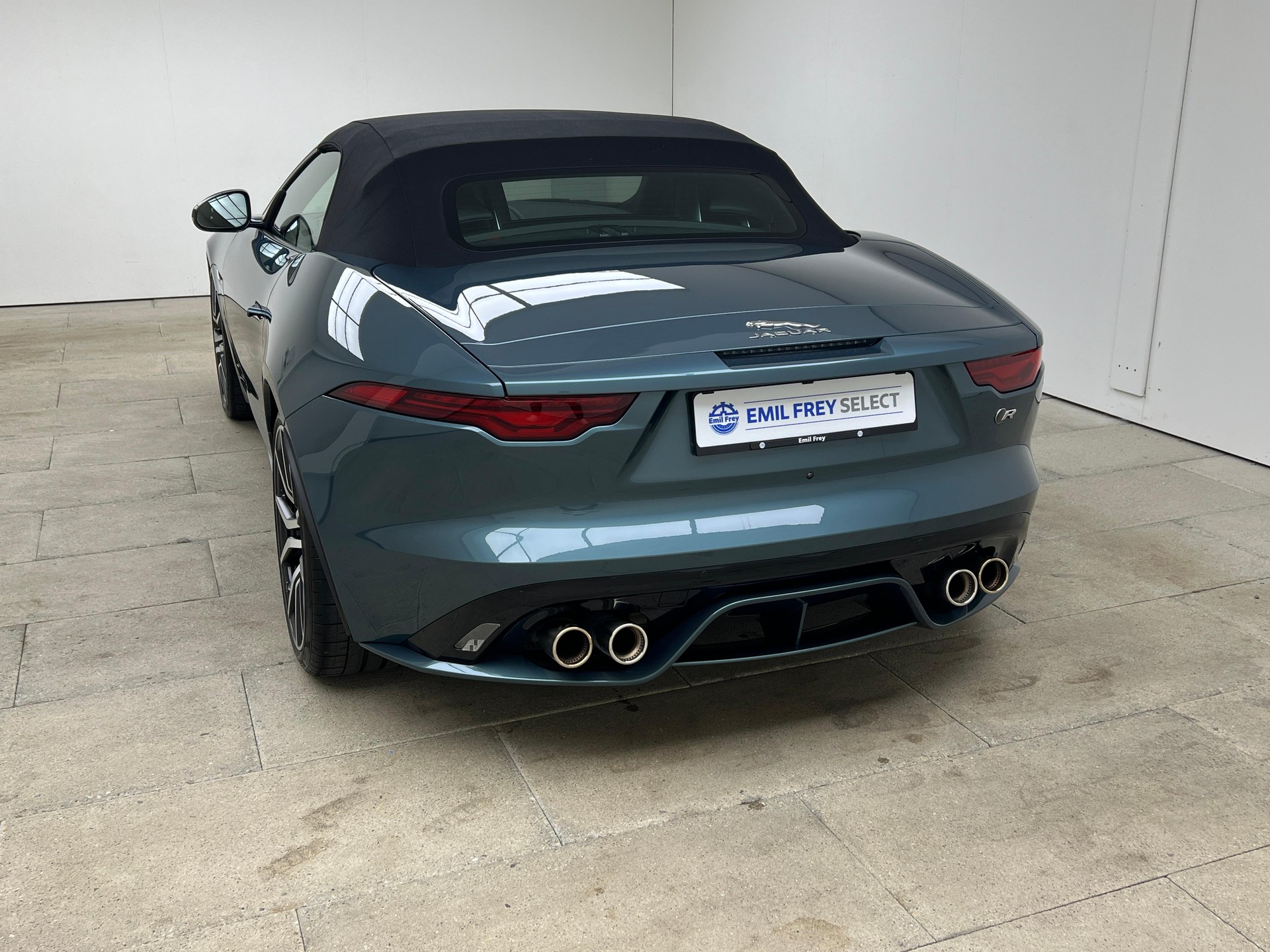 JAGUAR F-Type Convertible 5.0 V8 R AWD / Jetzt mit attraktivem 1.99% Leasing-image-4