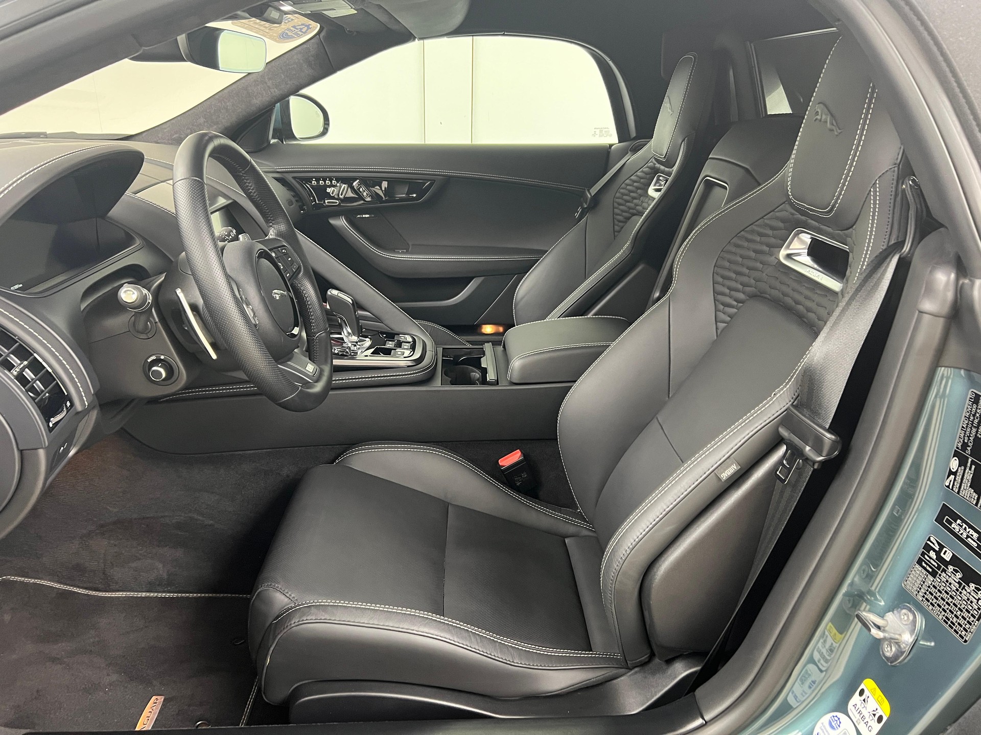 JAGUAR F-Type Convertible 5.0 V8 R AWD / Jetzt mit attraktivem 1.99% Leasing-image-5