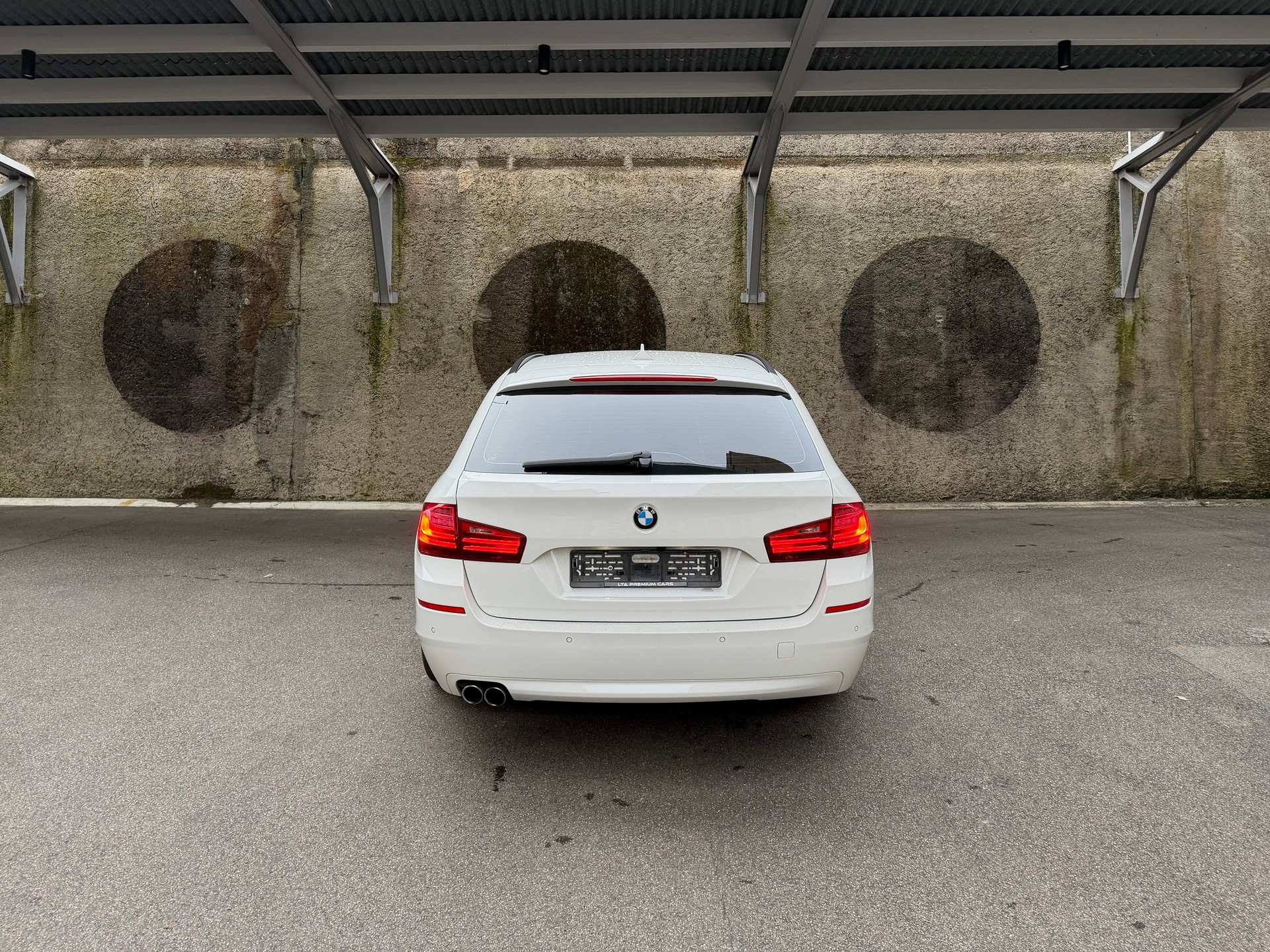 BMW 530d xDrive Steptronic-showroom-element-3