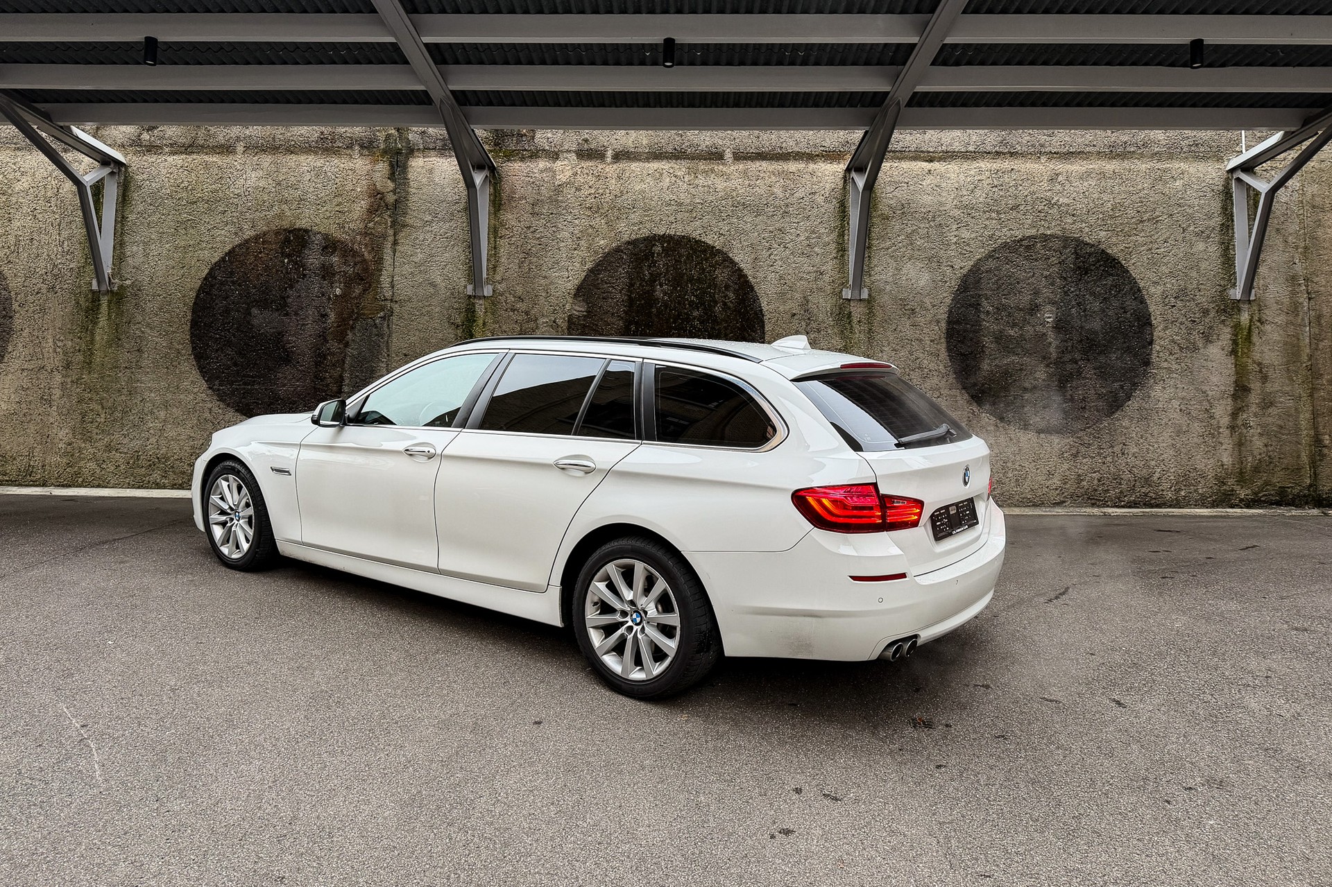 BMW 530d xDrive Steptronic-showroom-element-2