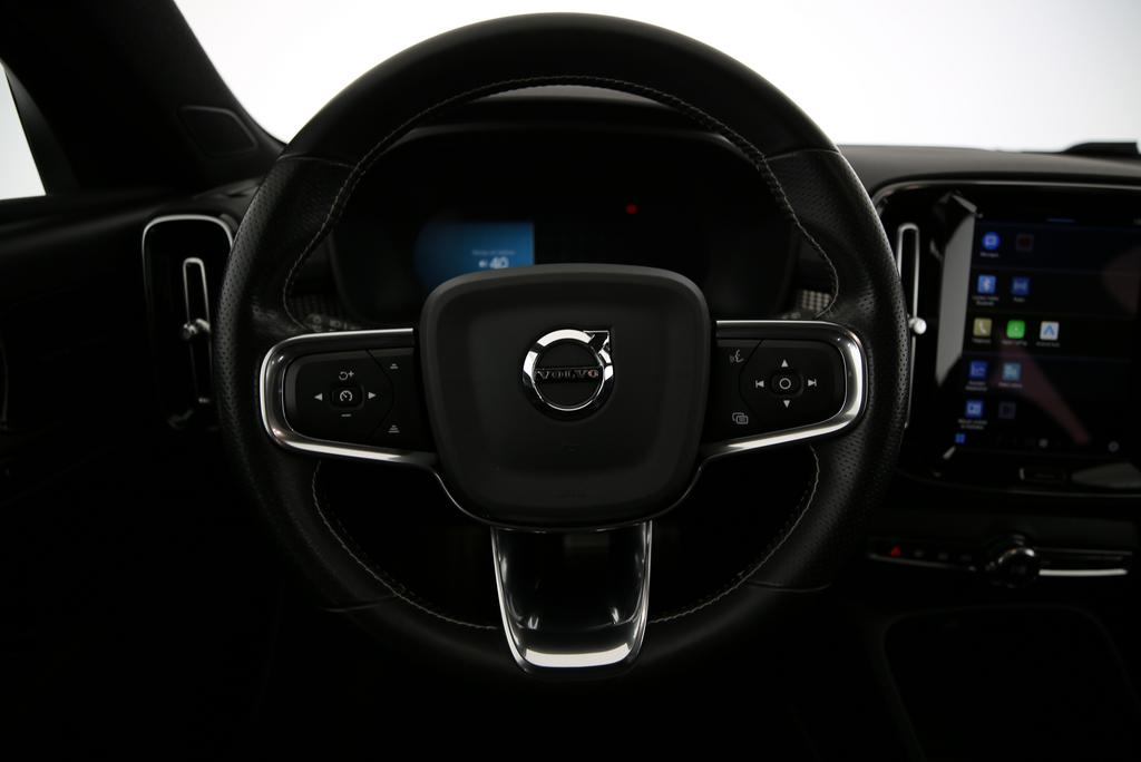VOLVO XC40 P8 Twin R-Design AWD-image-5