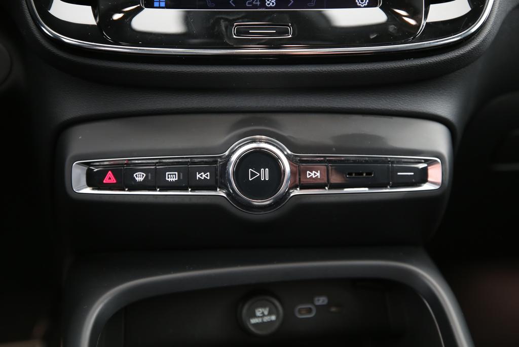 VOLVO XC40 P8 Twin R-Design AWD-image-8