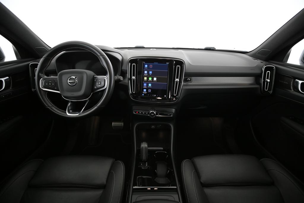 VOLVO XC40 P8 Twin R-Design AWD-image-4