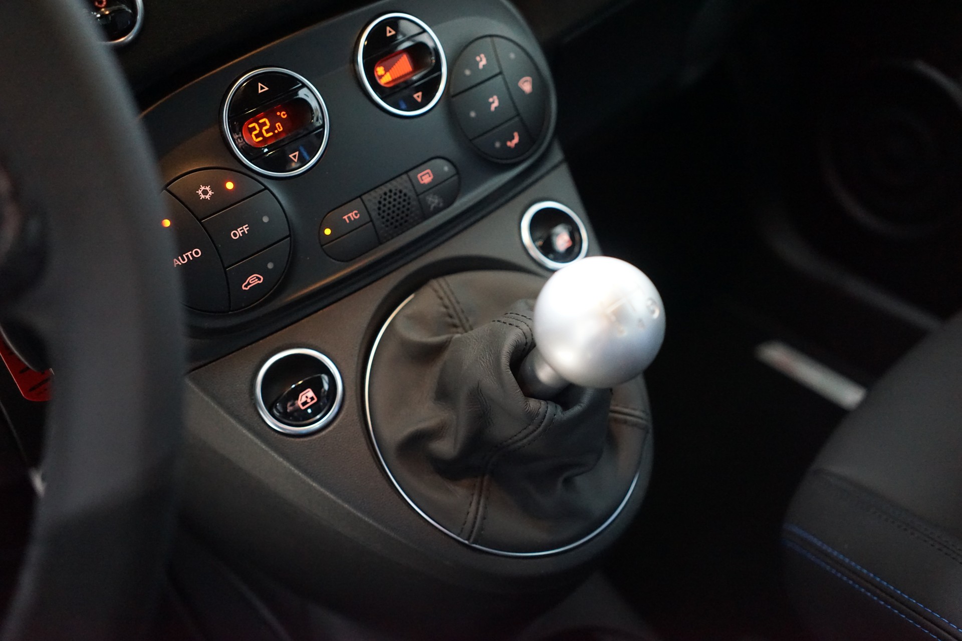 FIAT 695 1.4 16V Turbo Abarth Turismo-image-21