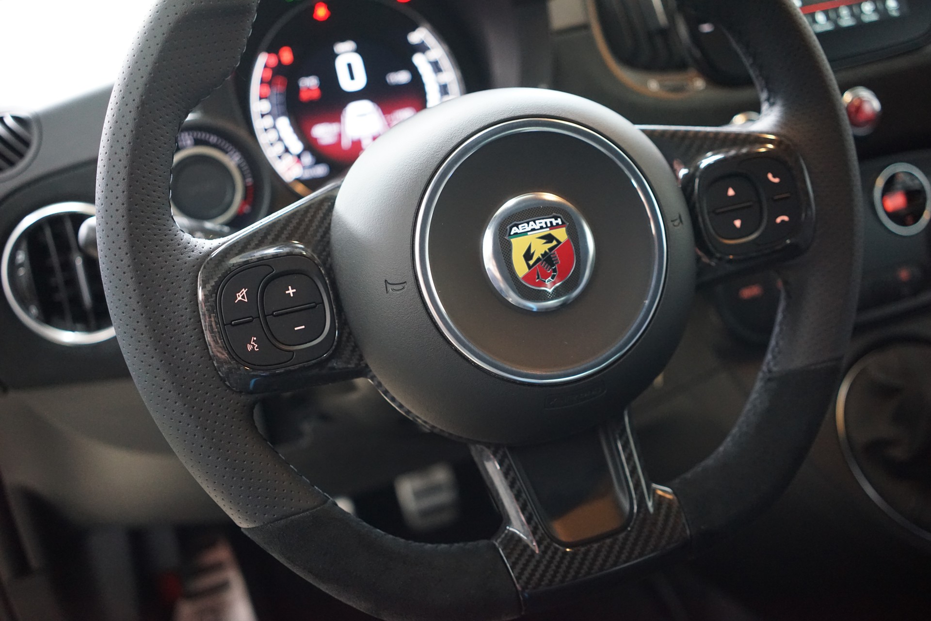 FIAT 695 1.4 16V Turbo Abarth Turismo-image-19