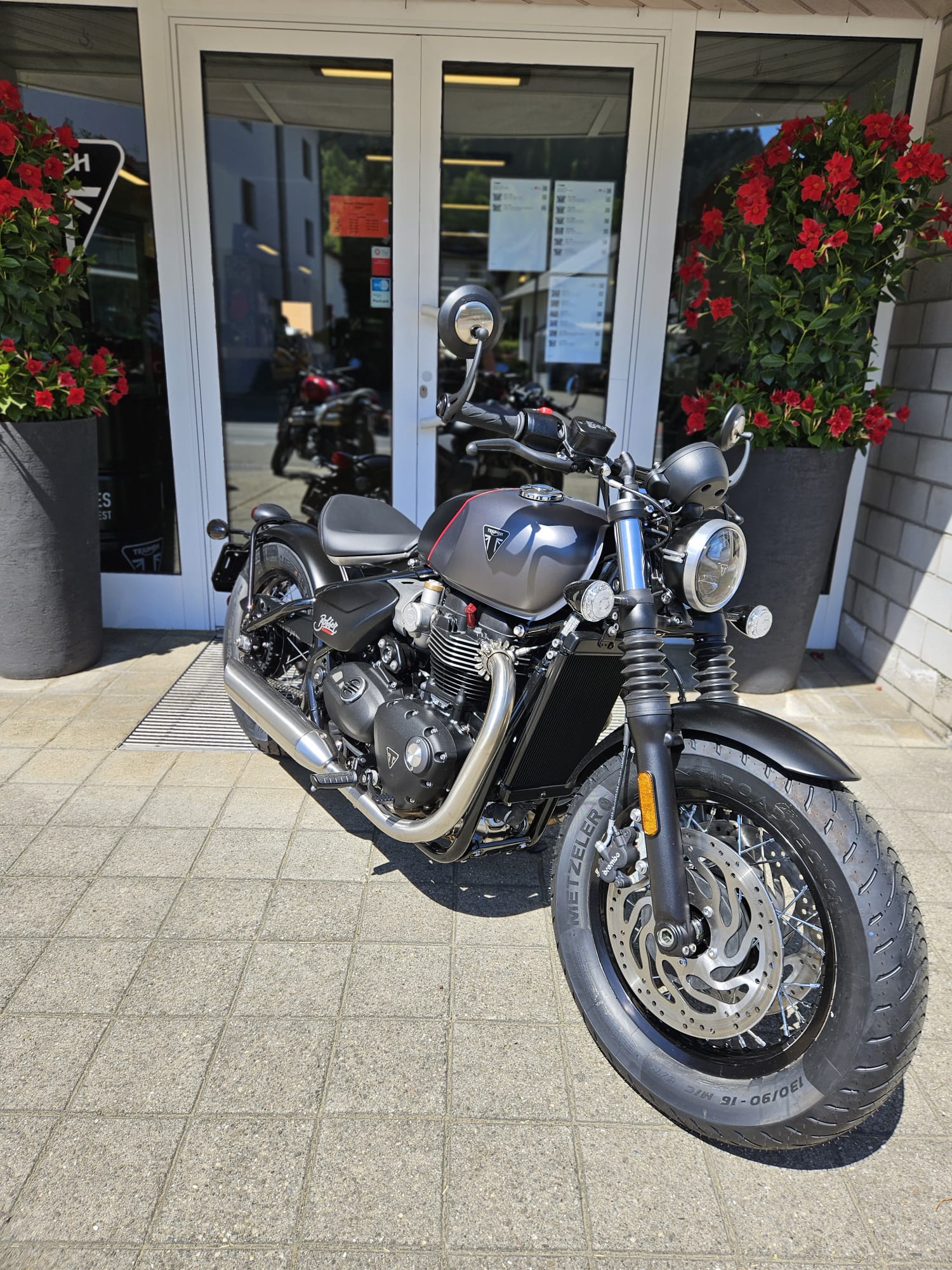 TRIUMPH Bonneville 1200 Bobber-image-3