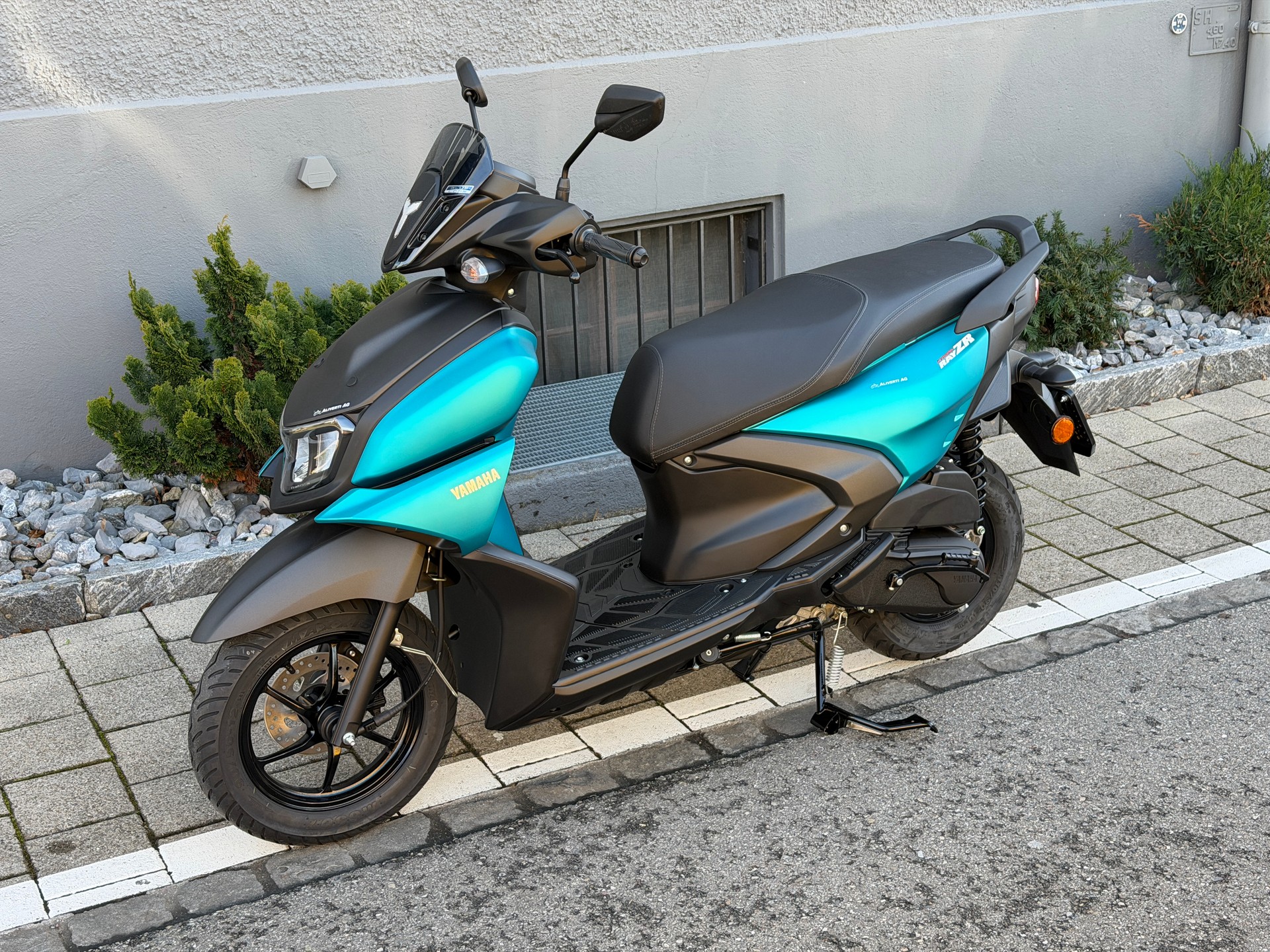YAMAHA RayZR-image-1