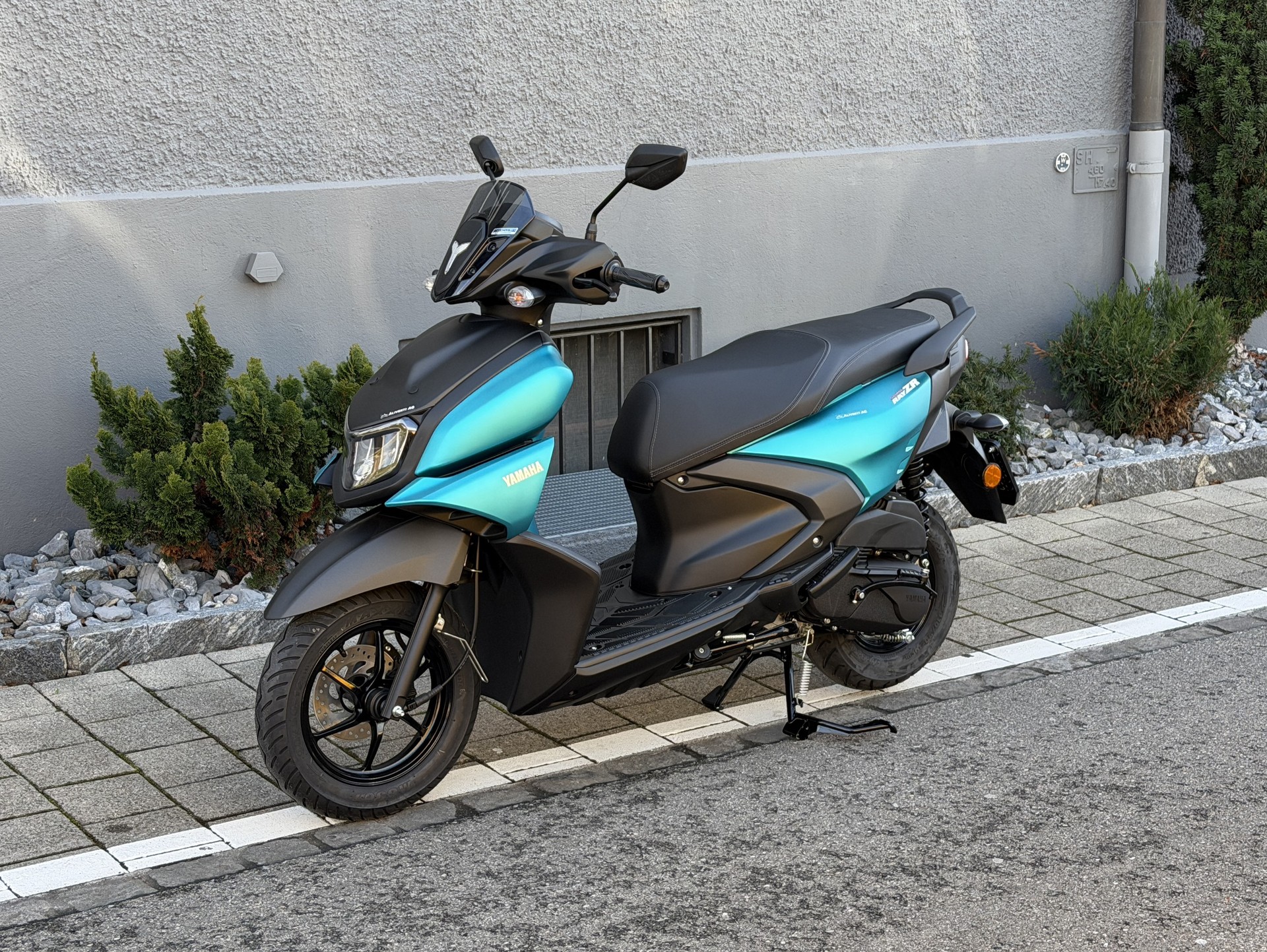 YAMAHA RayZR-image-0