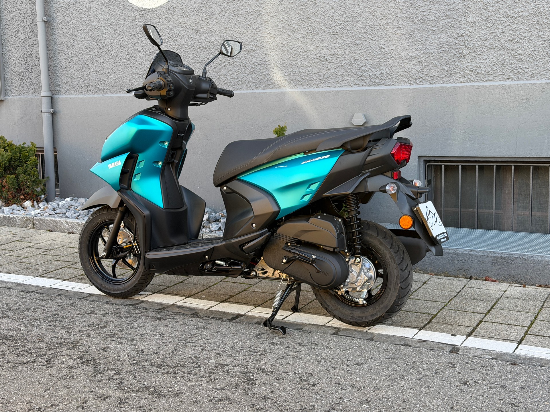 YAMAHA RayZR-image-2