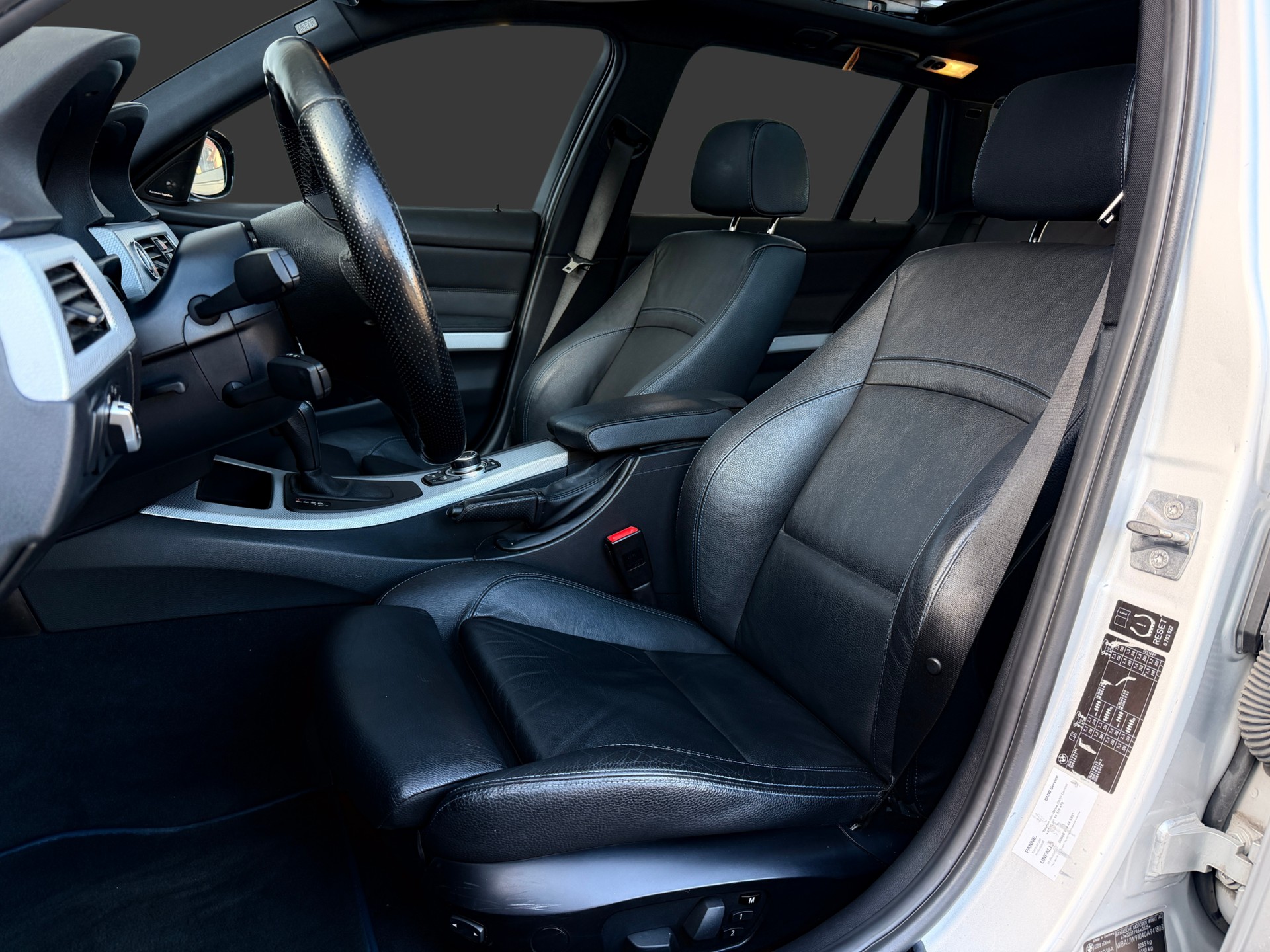 BMW 330d xDrive Touring Steptronic-image-12