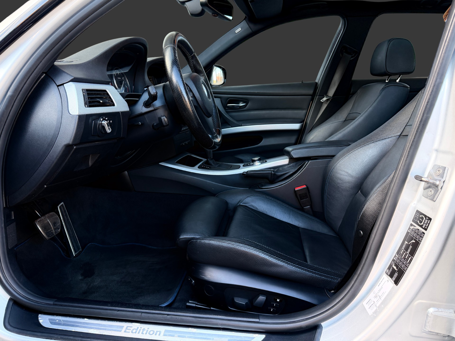 BMW 330d xDrive Touring Steptronic-image-13