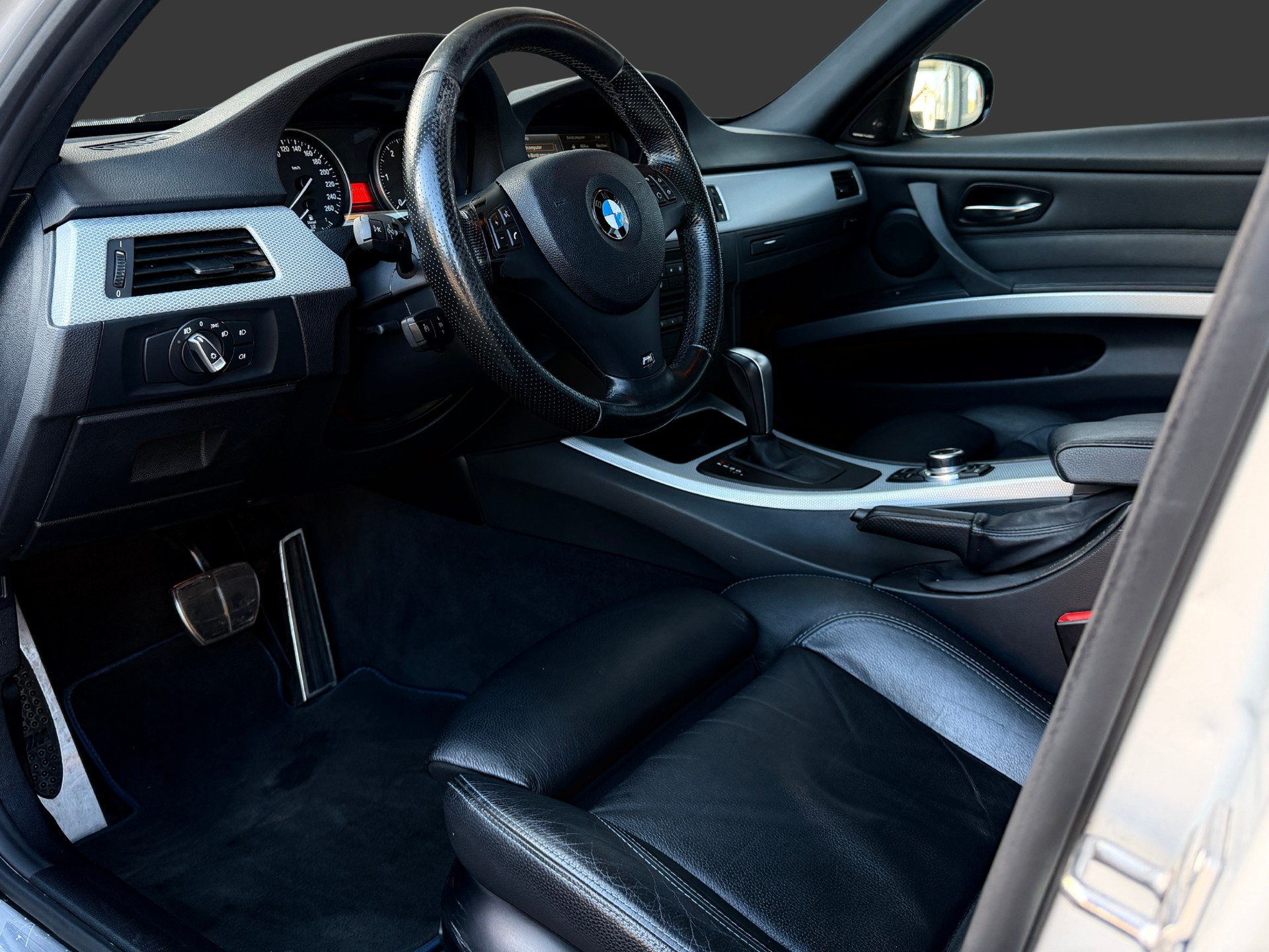 BMW 330d xDrive Touring Steptronic-image-14