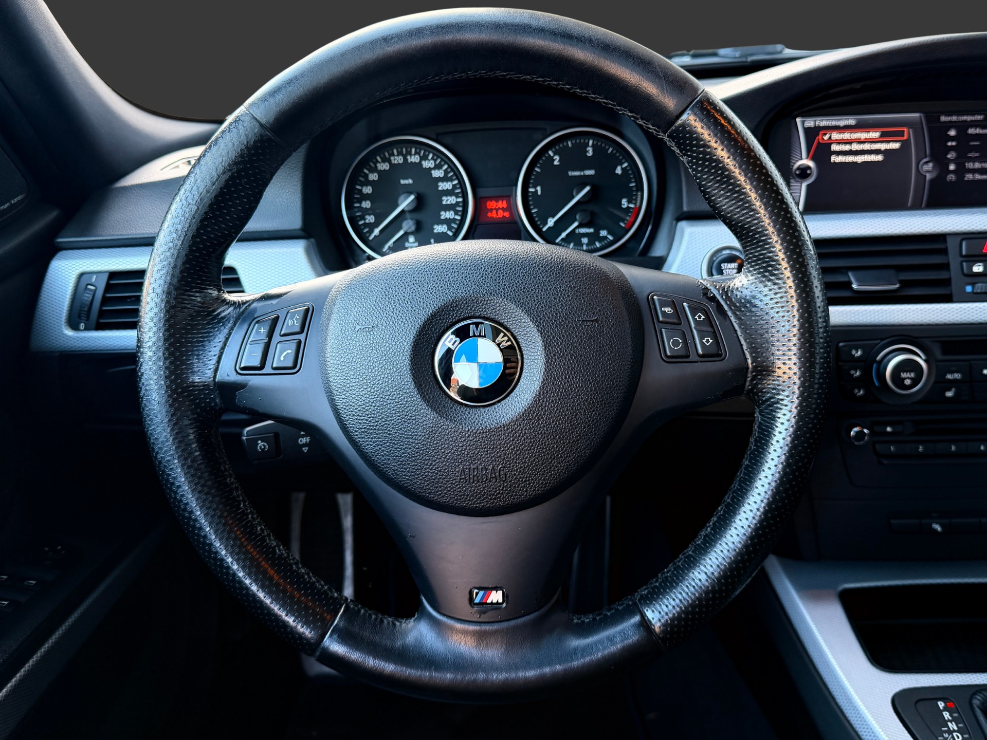 BMW 330d xDrive Touring Steptronic-image-16