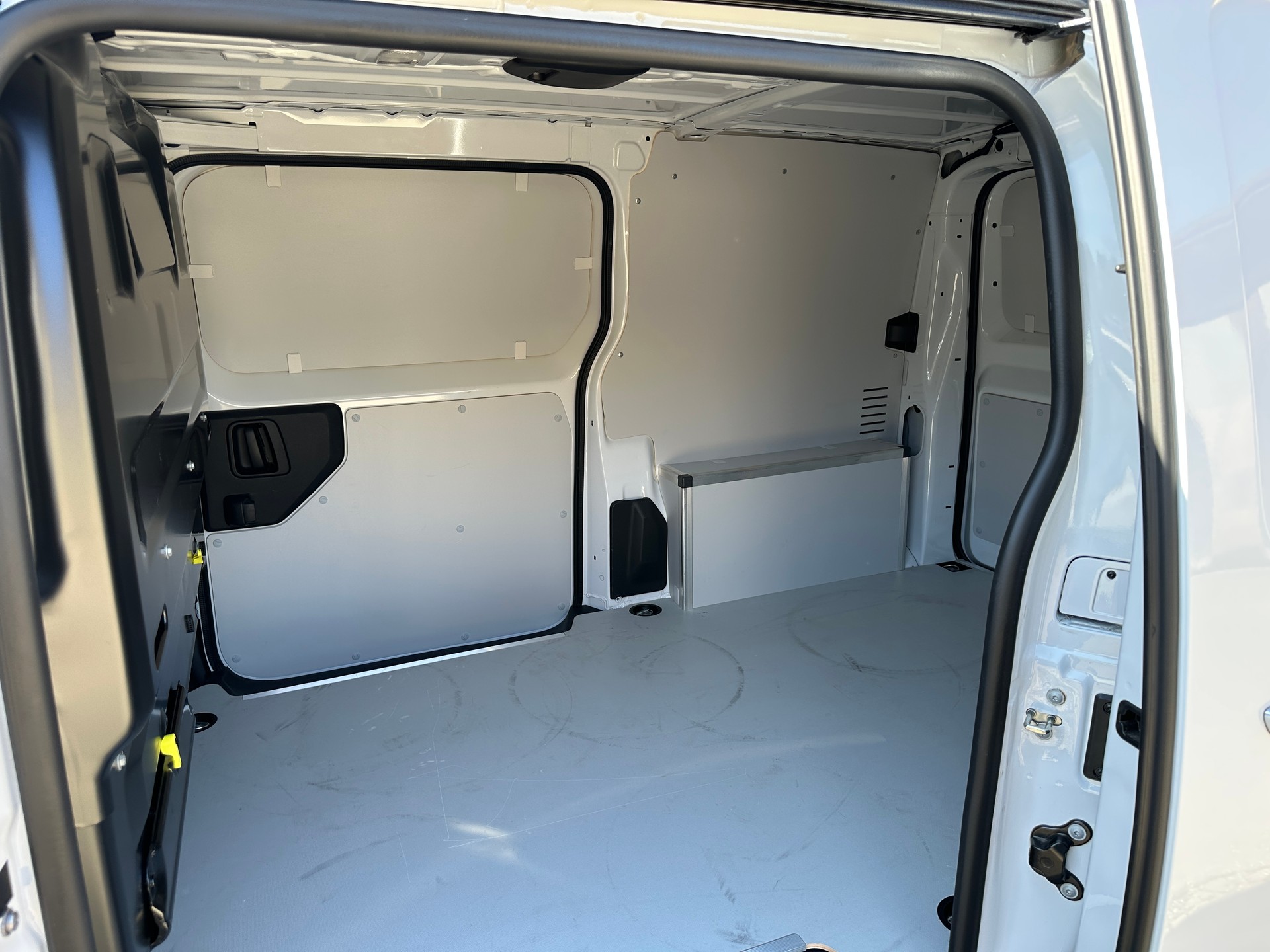 PEUGEOT Expert 75 KWh Standard-image-7