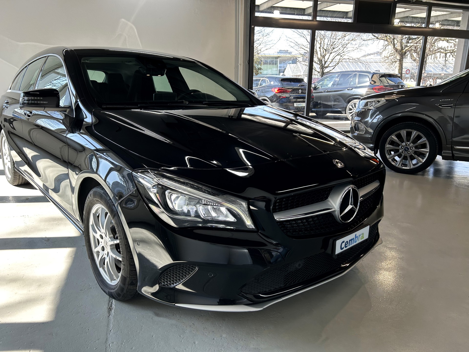 MERCEDES-BENZ CLA Shooting Brake 200 d Swiss Star Ed. 4M 7G-DCT-showroom-element-1