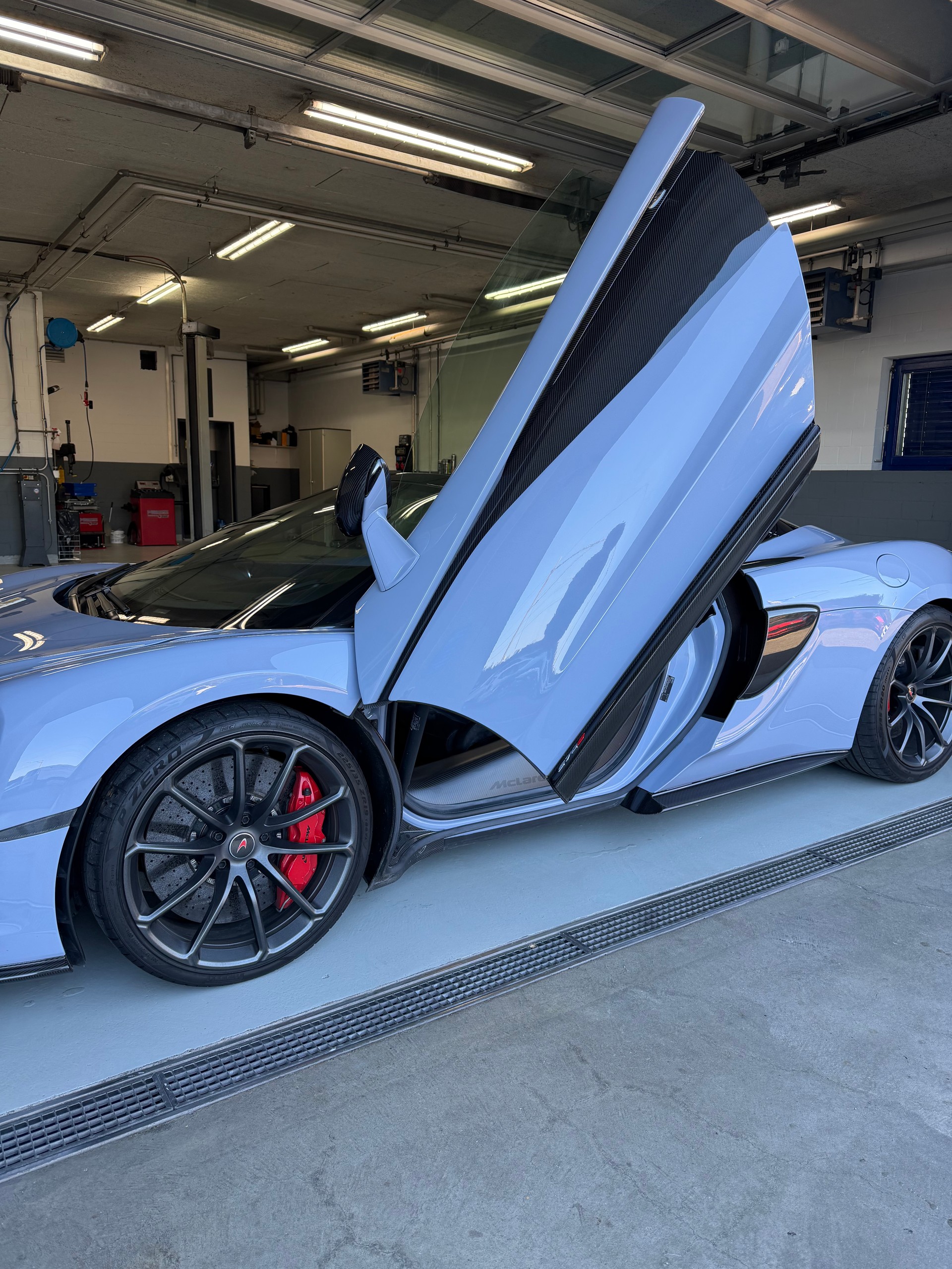 McLAREN 570S Spider 3.8 V8 SSG Full Carbon-image-2