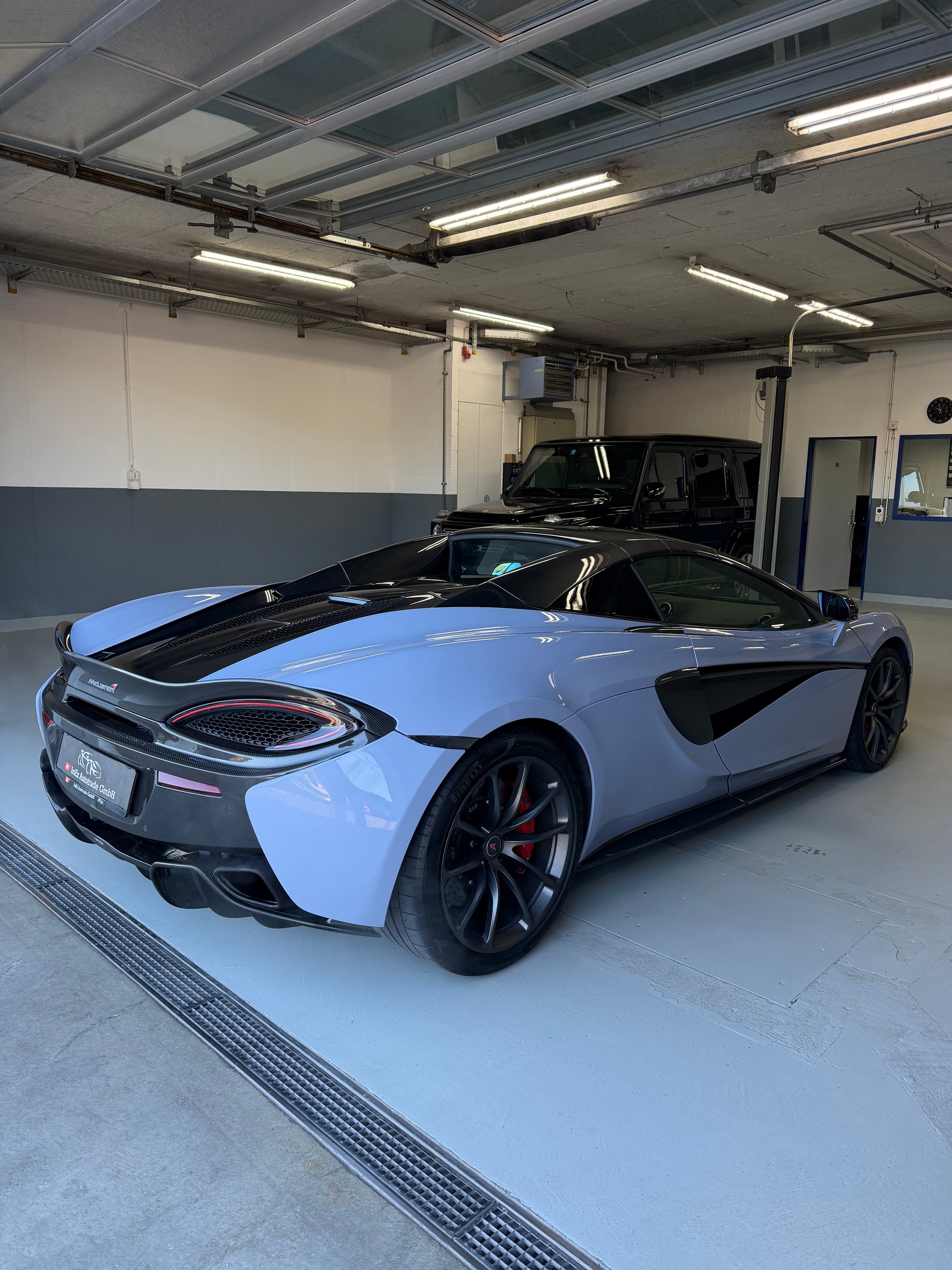 McLAREN 570S Spider 3.8 V8 SSG Full Carbon-image-6