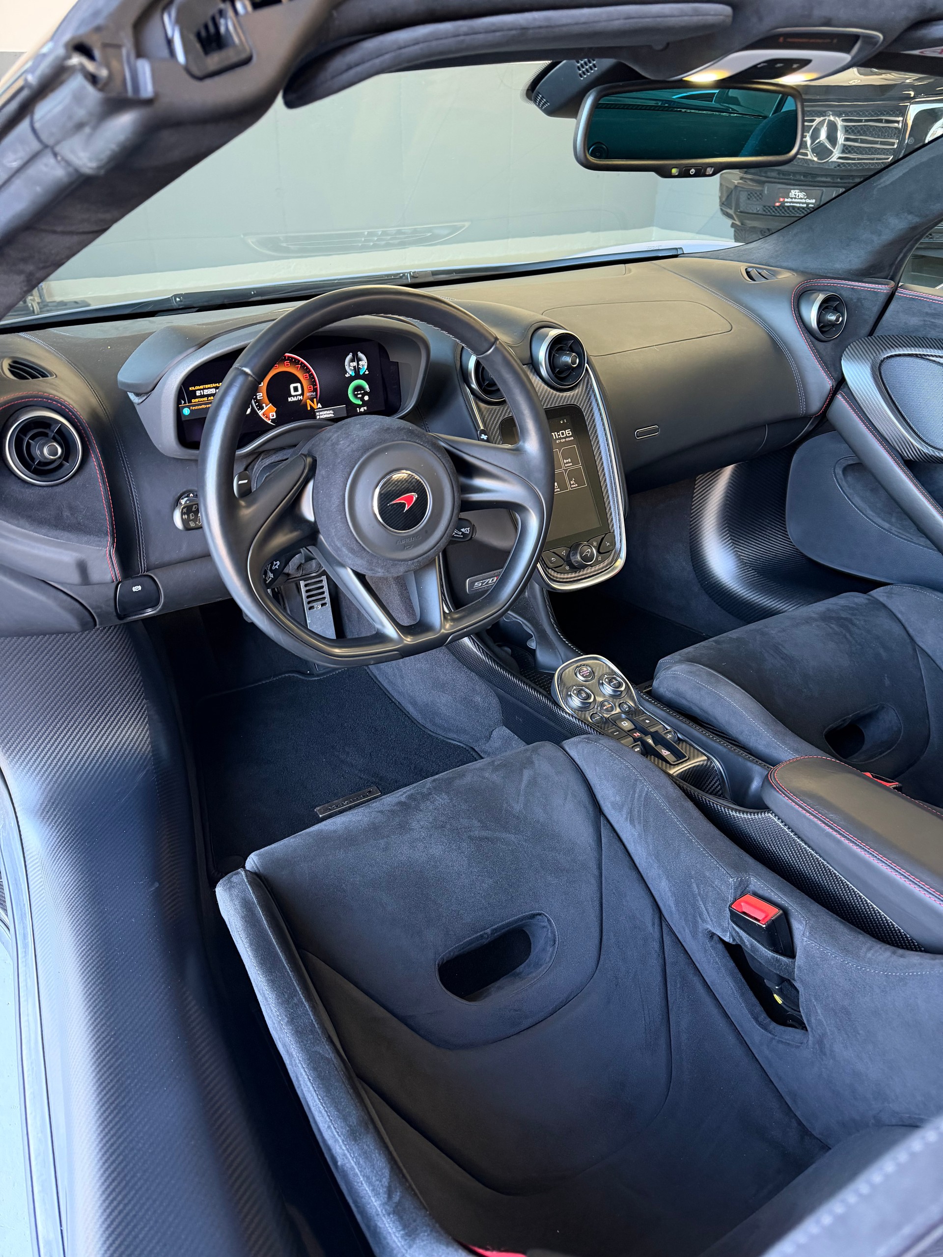McLAREN 570S Spider 3.8 V8 SSG Full Carbon-image-13