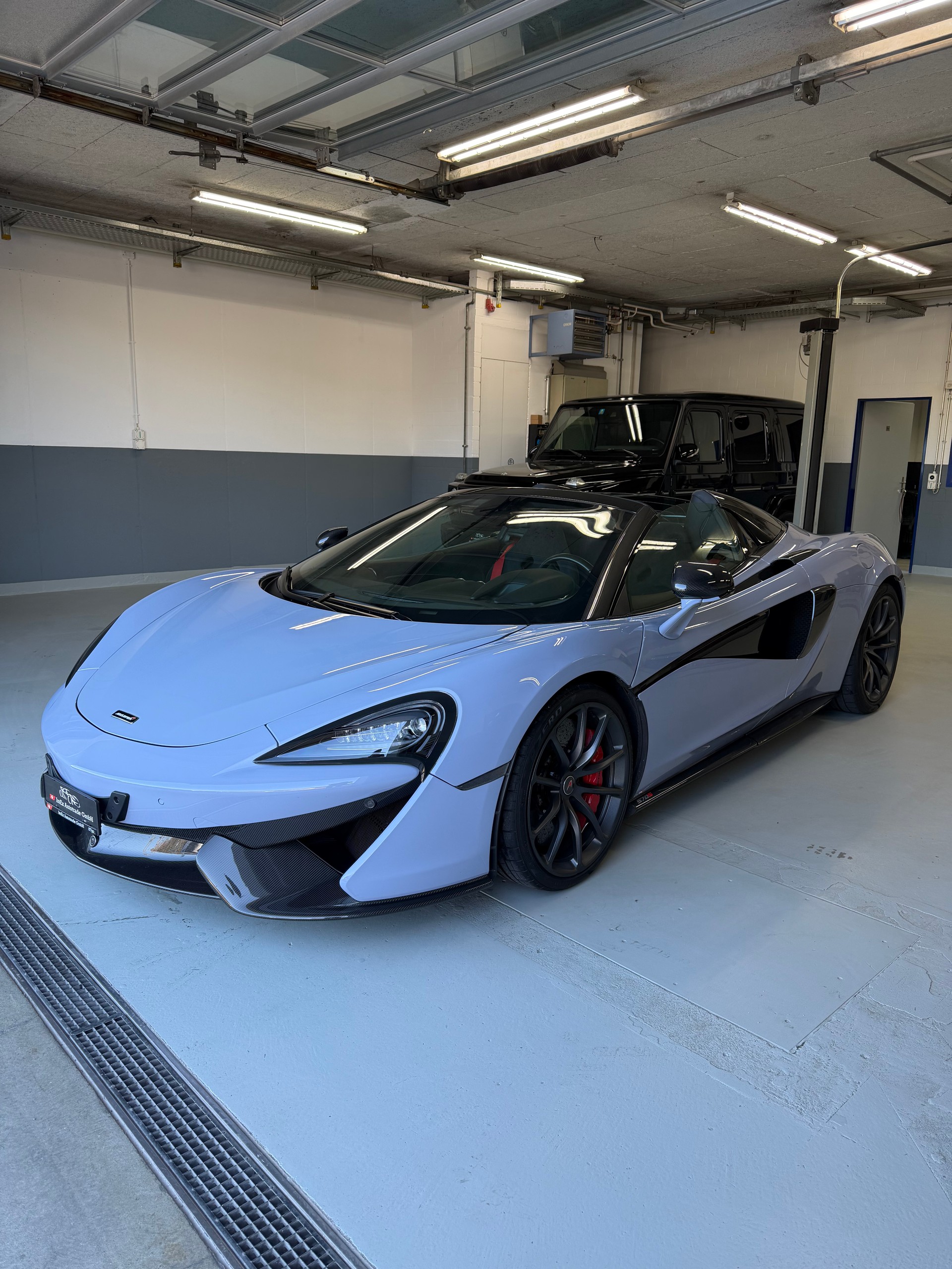 McLAREN 570S Spider 3.8 V8 SSG Full Carbon-image-3