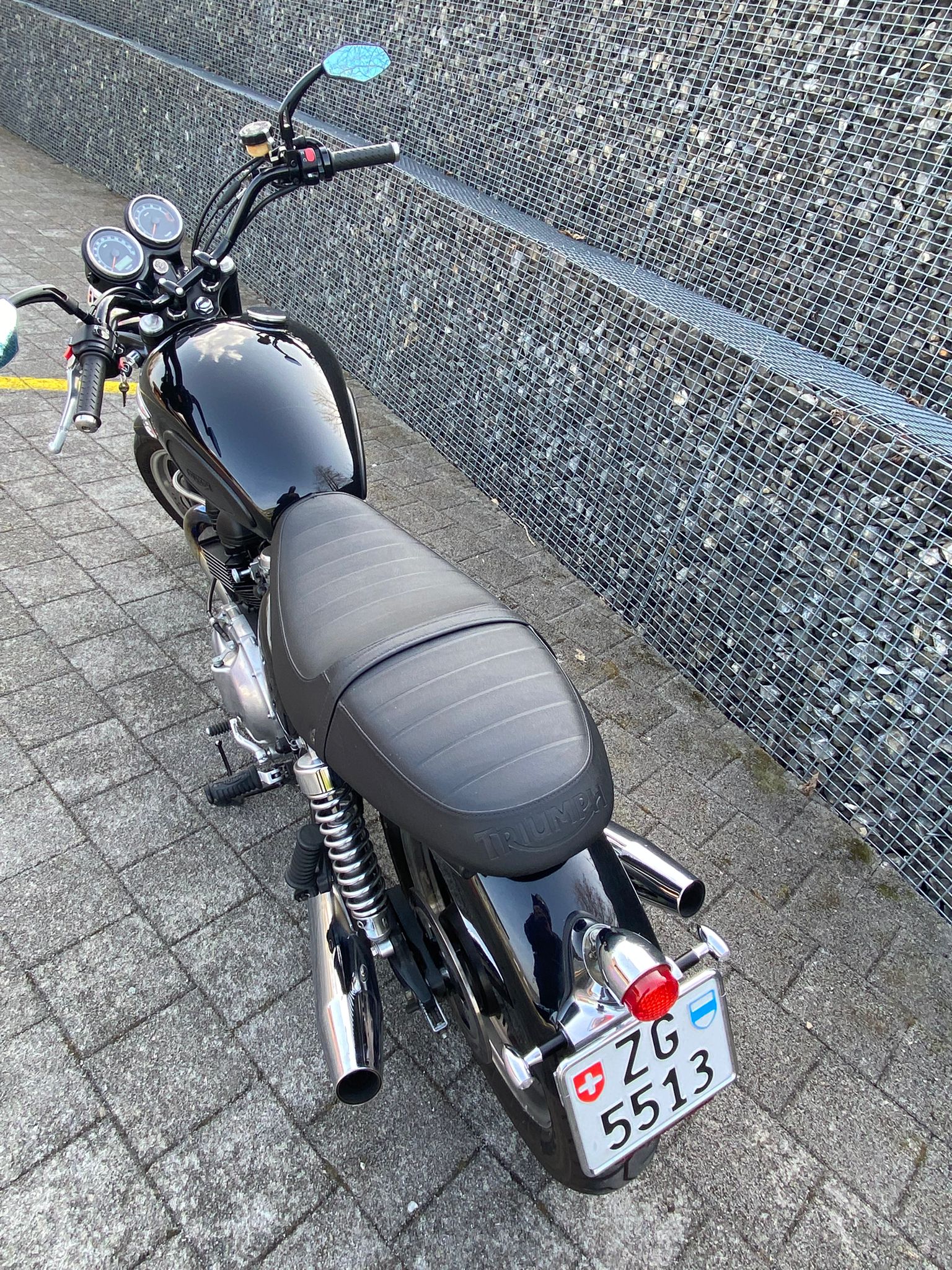 TRIUMPH Bonneville SE 900 i-image-1