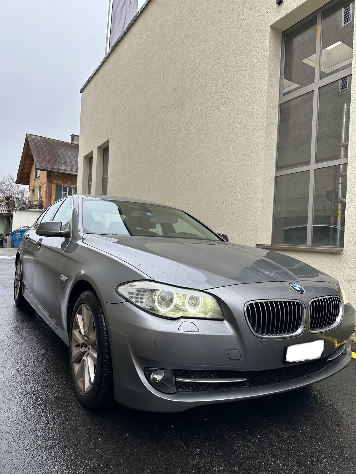 BMW 525d Steptronic-showroom-element-1