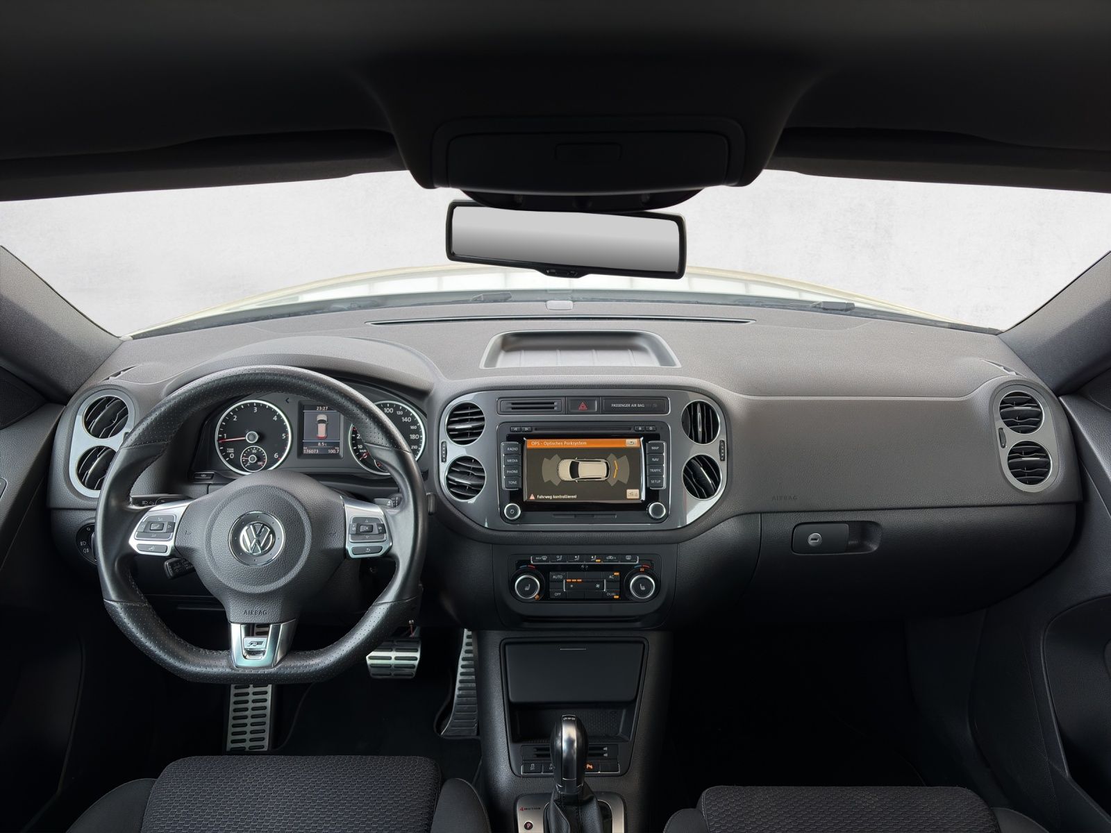 VW Tiguan 2.0 TDI BlueMotion Sport&Style 4Motion DSG-image-12
